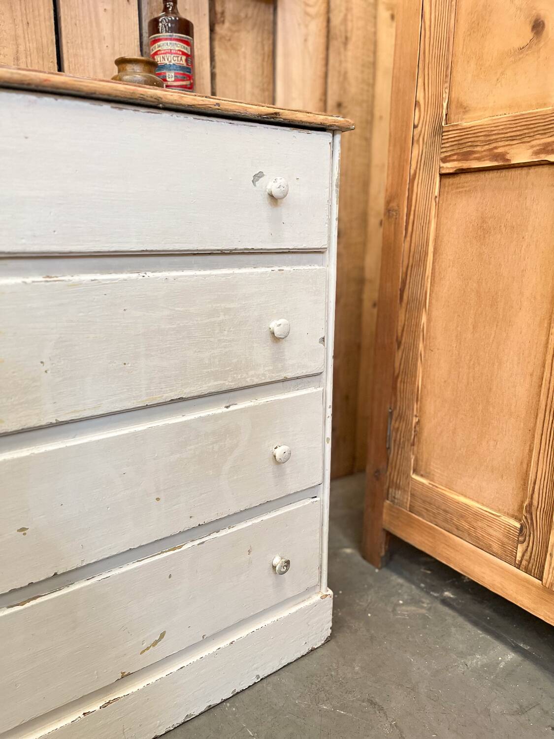 Old 4-drawer chest of drawers, original patina