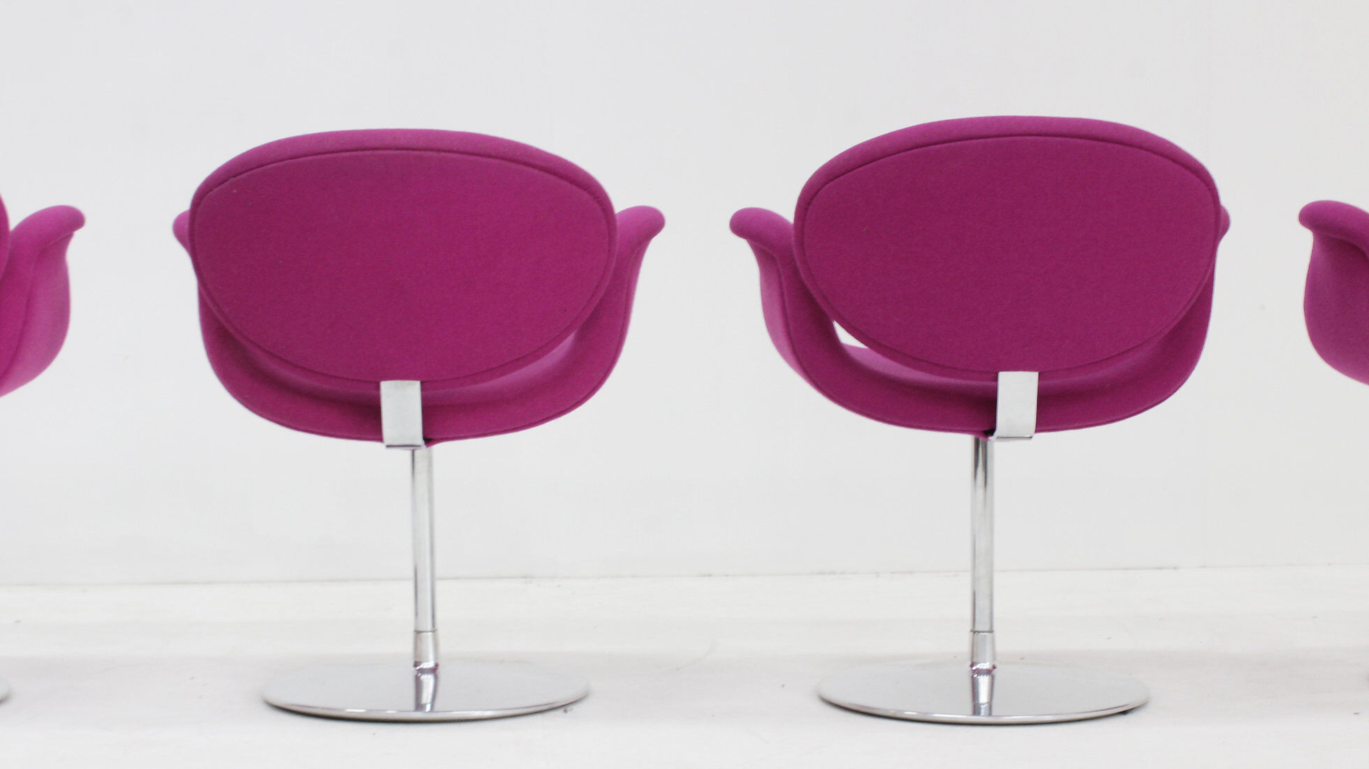 Set of 4 Artifort Little Tulip swivel dining room chairs by Pierre Paulin