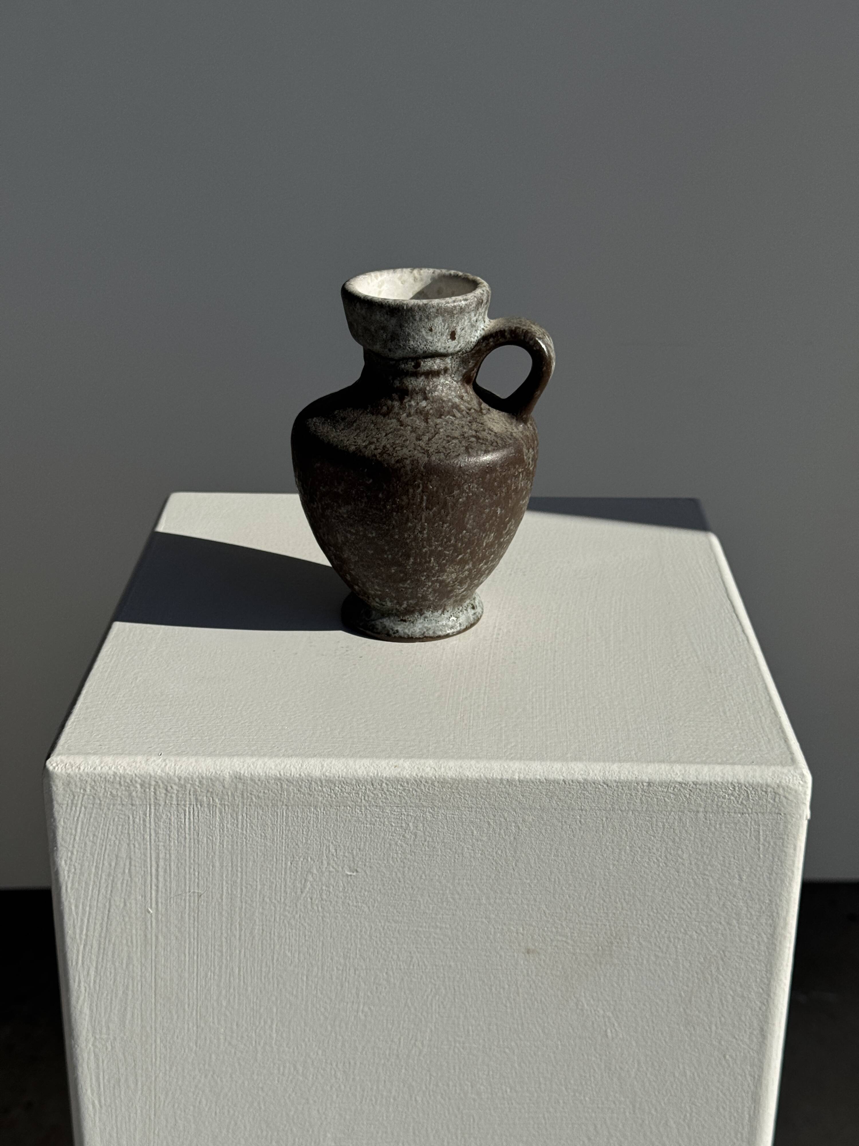 Mini grey stoneware carafe H13 D9