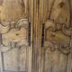 Armoire de style Louis XV en noyer massif XVIII siècle