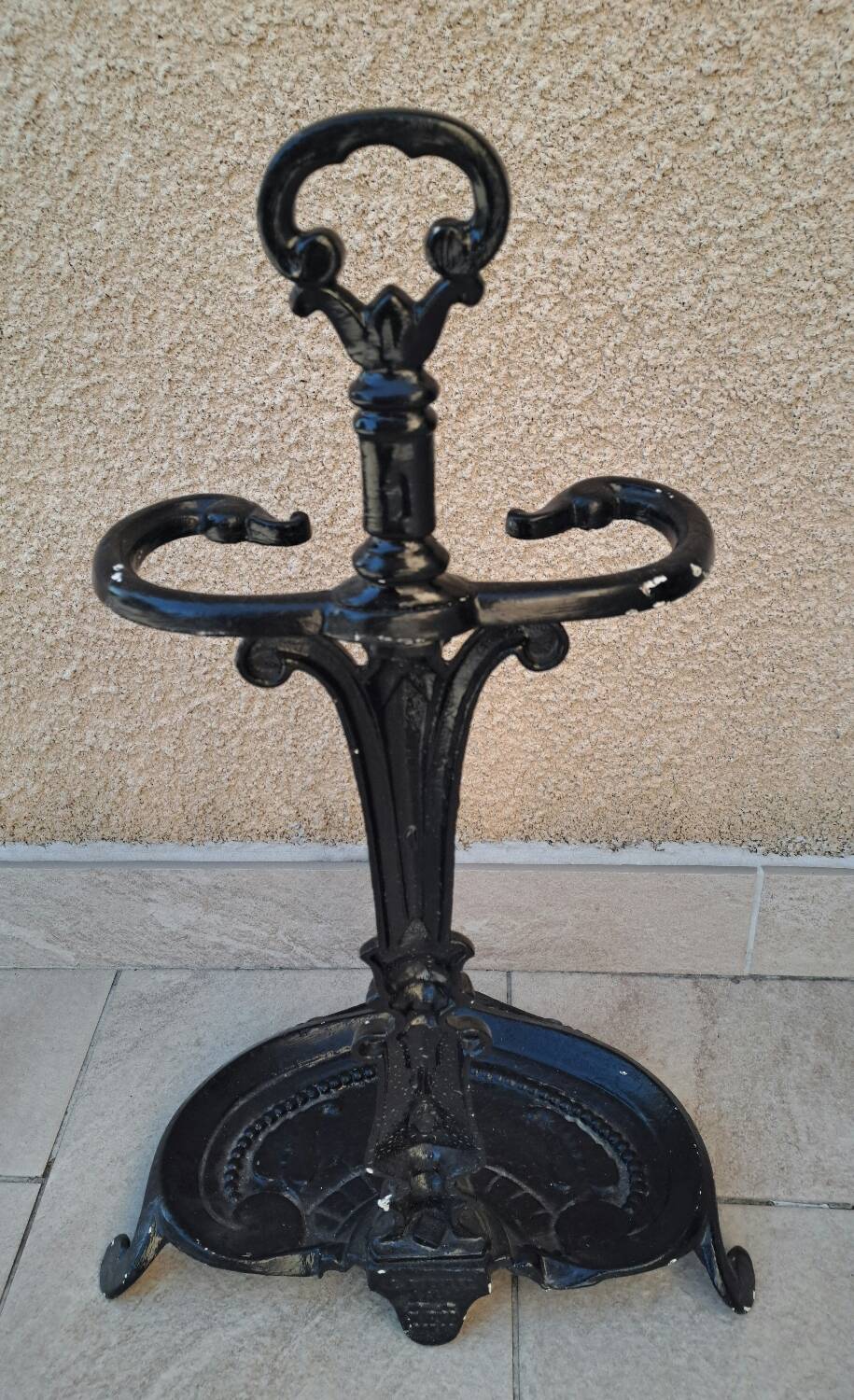 Cast iron umbrella stand