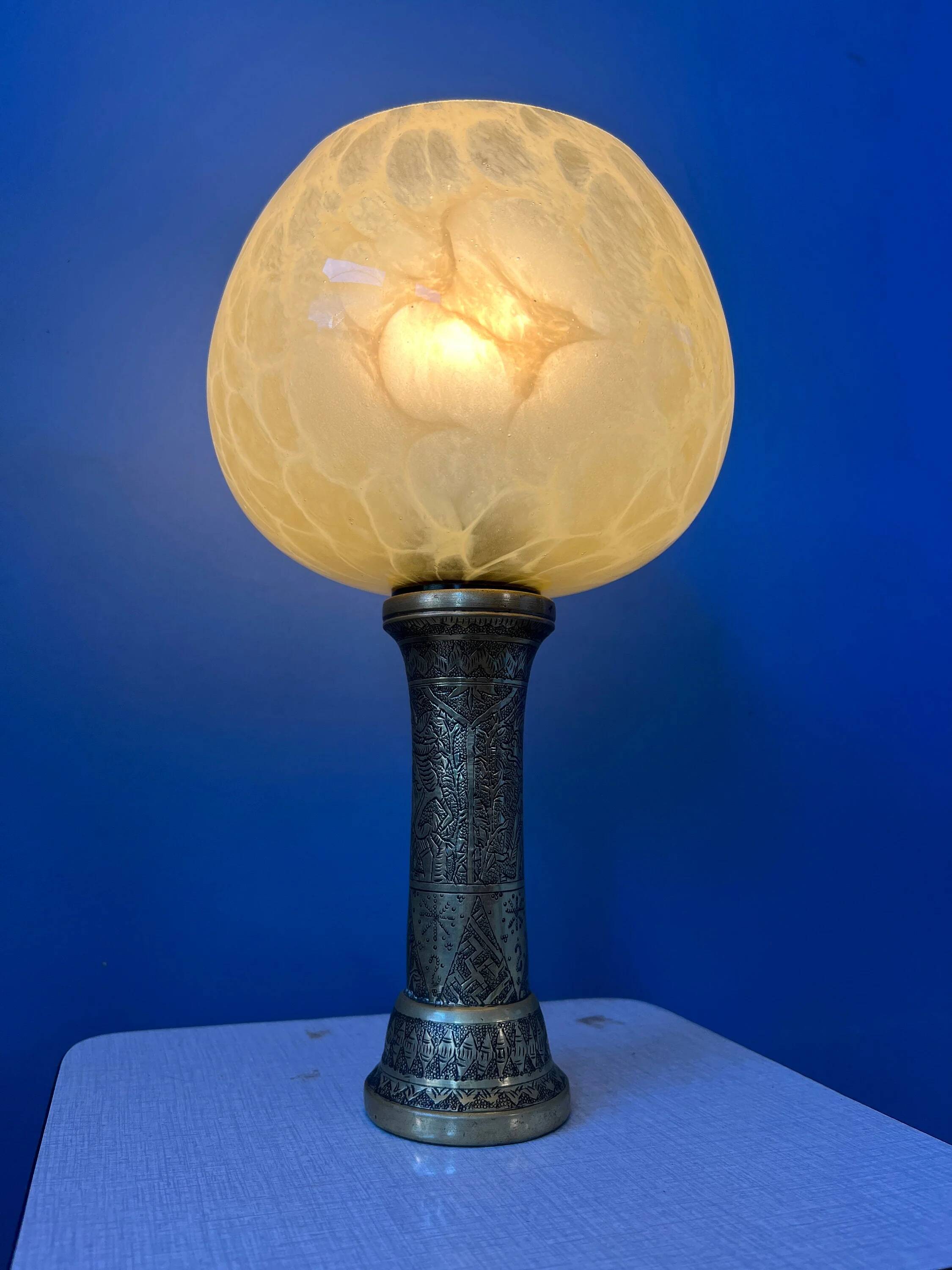 Lampe ancienne Art déco en verre avec base en bronze