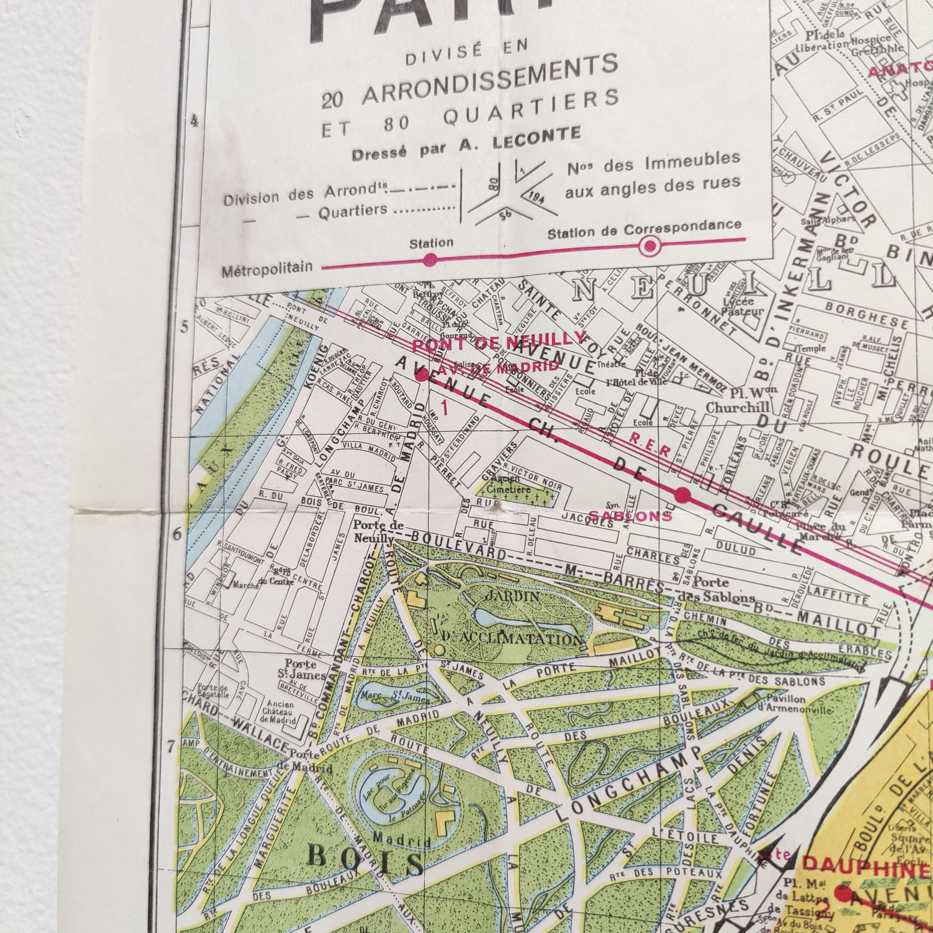 Vintage map 1970 Paris and its neighborhoods
