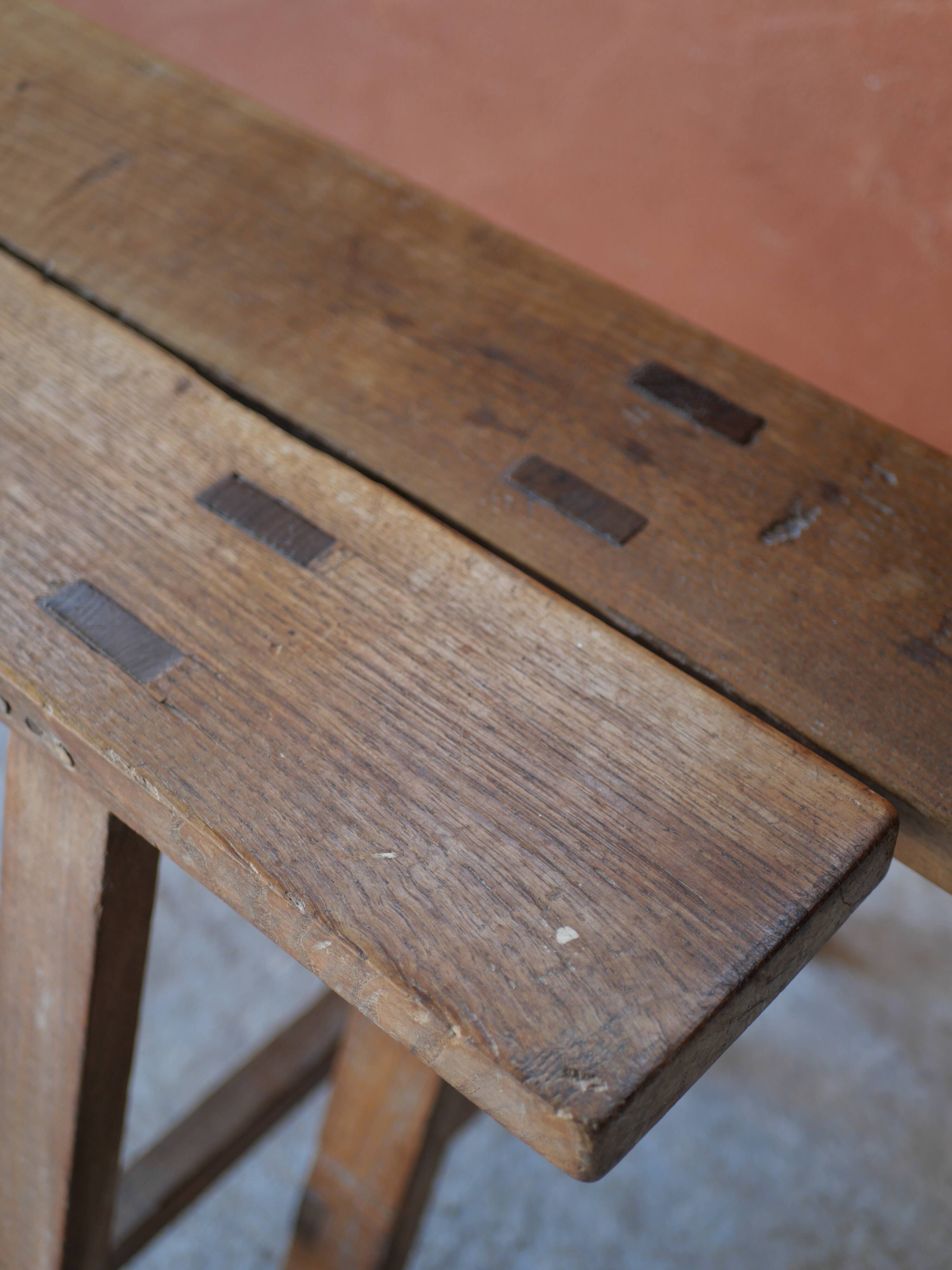 Paire de bancs de ferme en bois