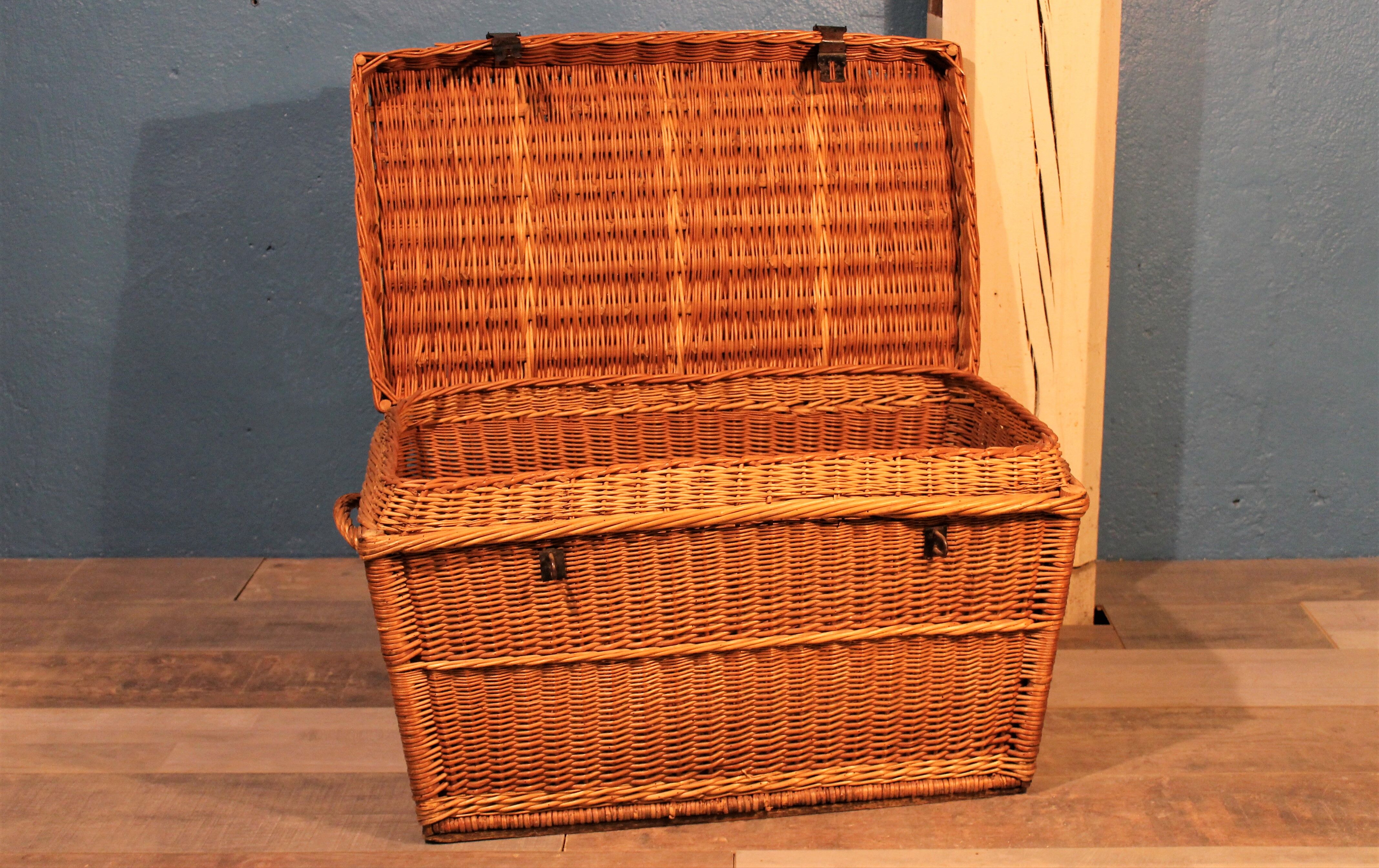 Trunk wicker 1930