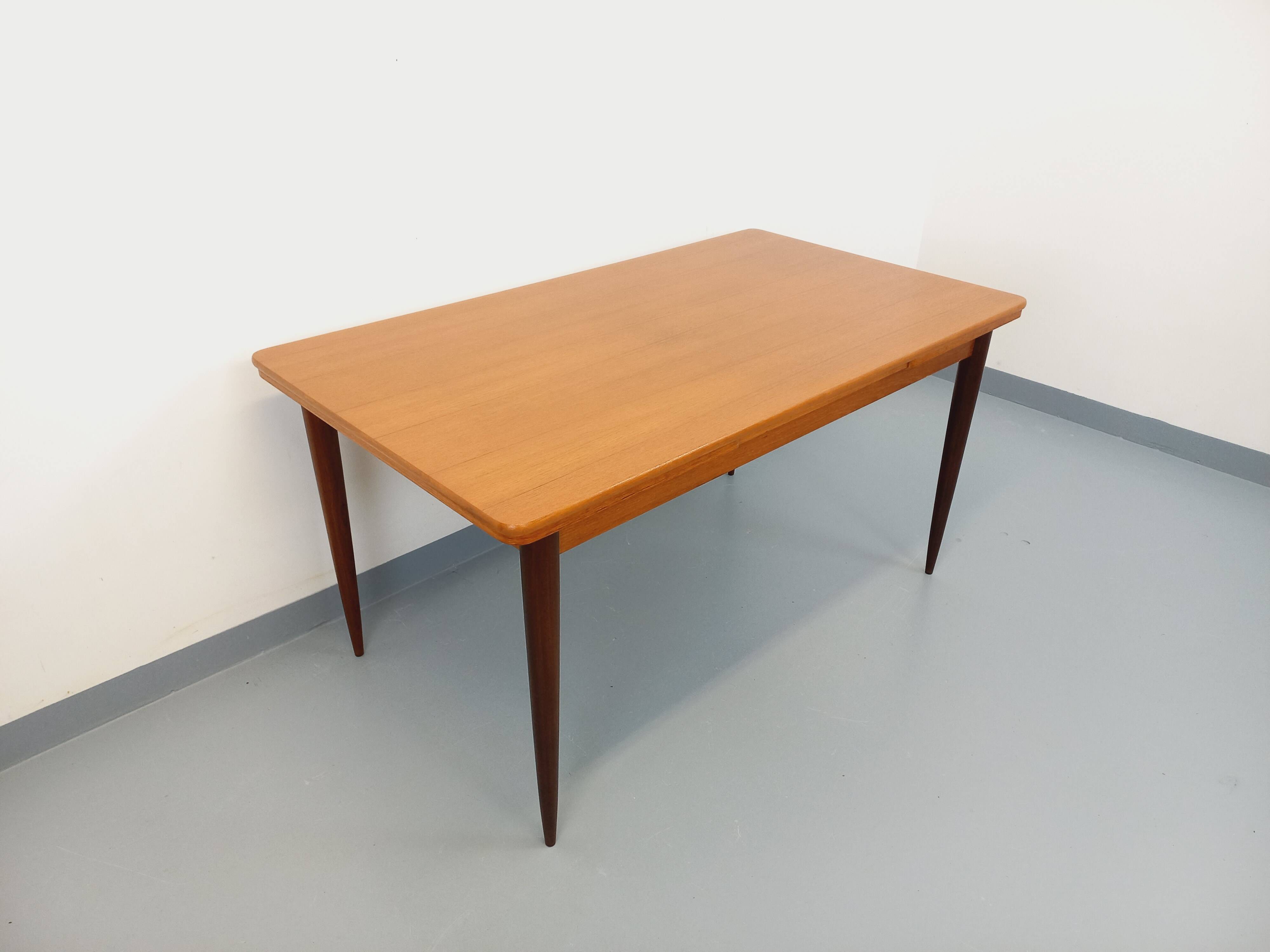 Table à manger rectangulaire style scandinave vintage des années 50 60 teck