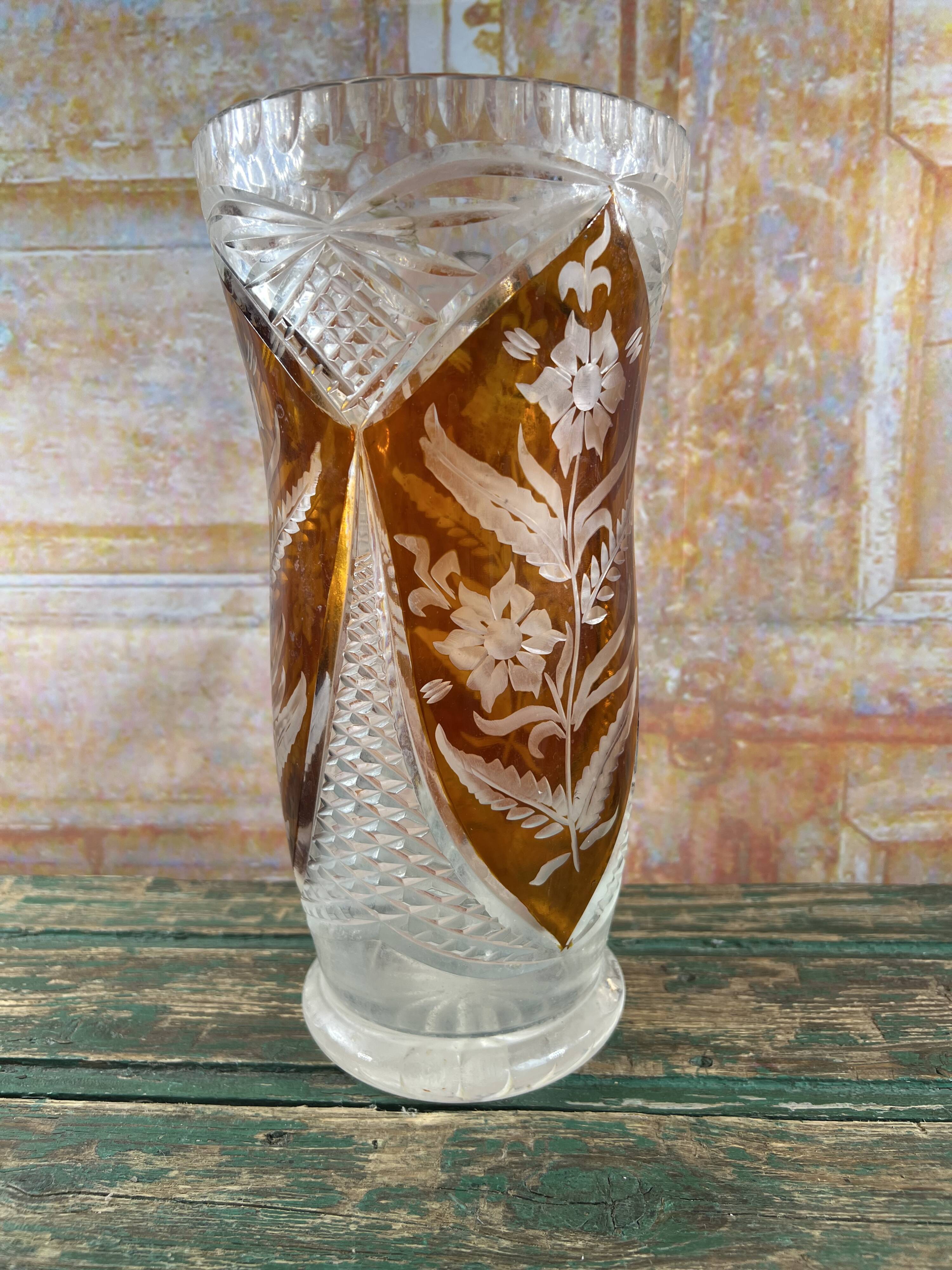 Large amber crystal vase – Engraved floral decoration – 29 cm