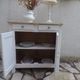 Buffet parisien vintage réenchanté en gris perle, plateau bois.