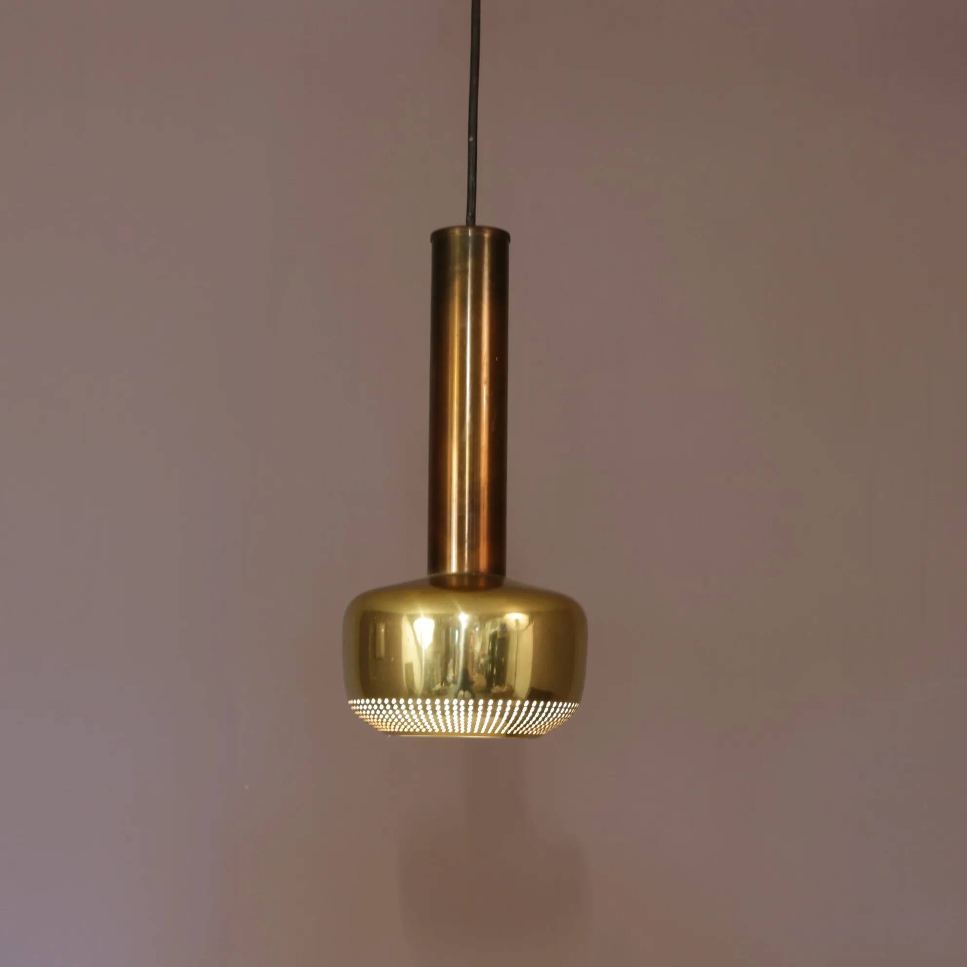 1950s VL56 lamp in brass / Vilhelm Lauritzen / Louis Poulsen, Denmark