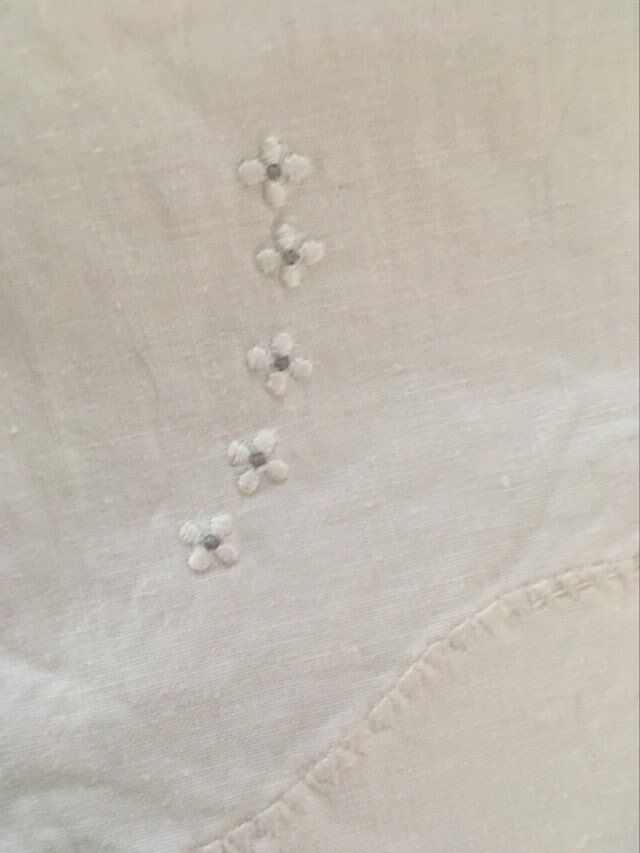 Taie monogrammed embroidered crossing V J