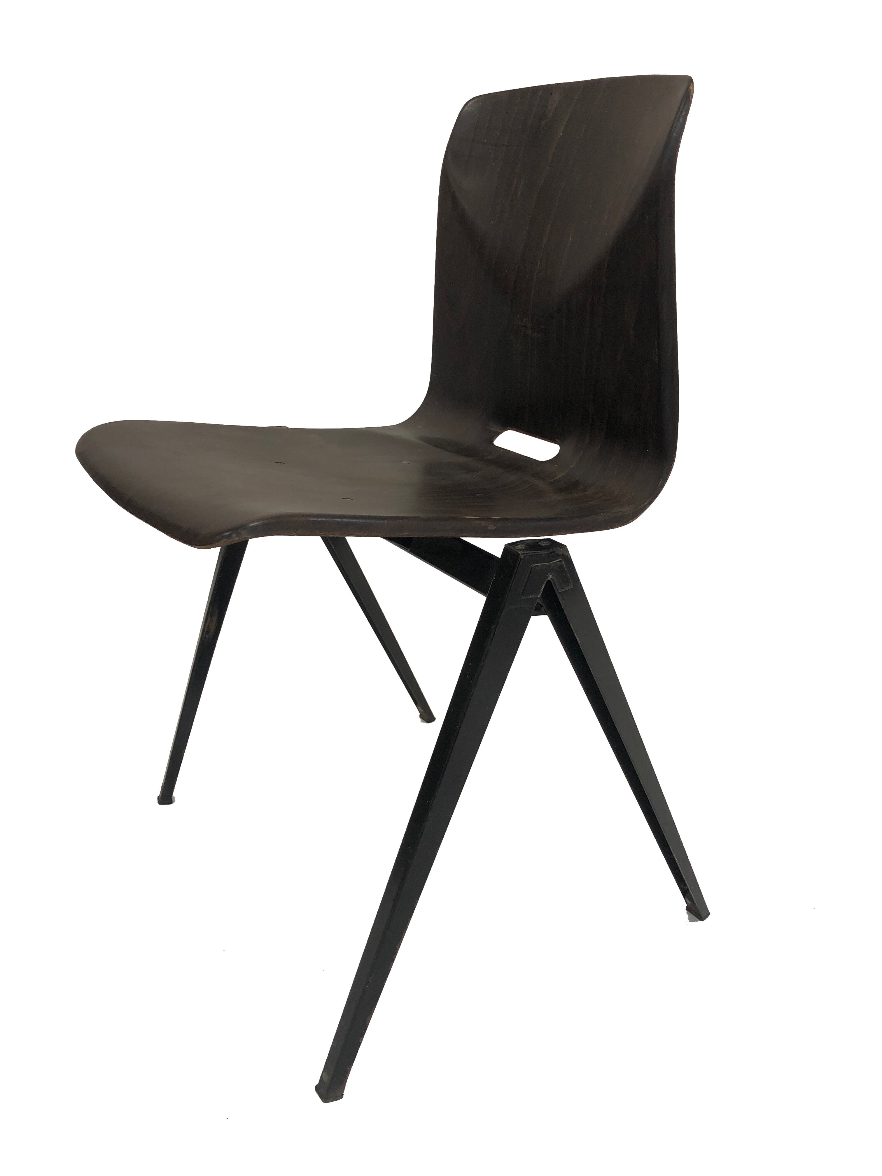 Pagholz Galvanitas S22 stackable school chair