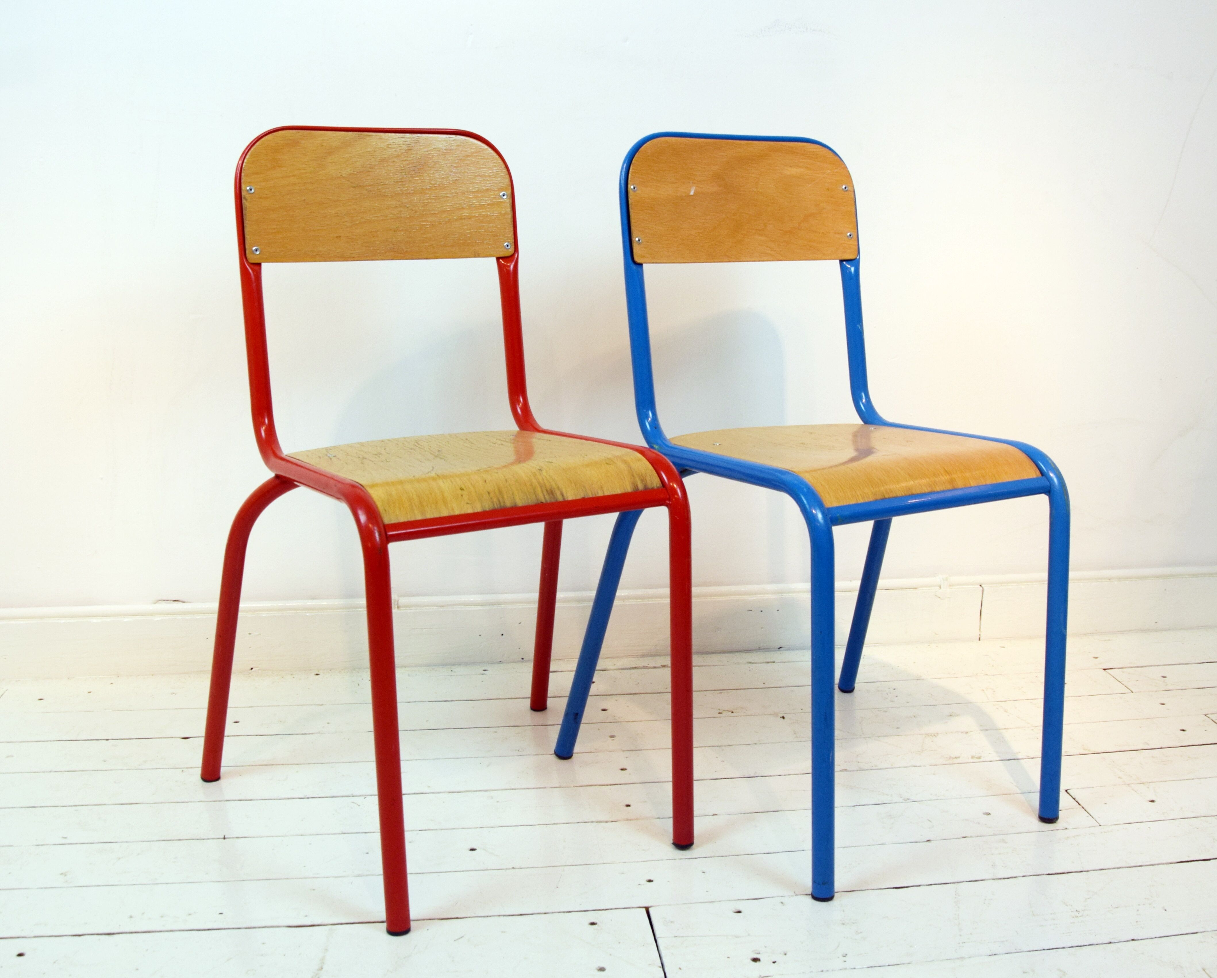 Série de 6 chaises en métal coloré