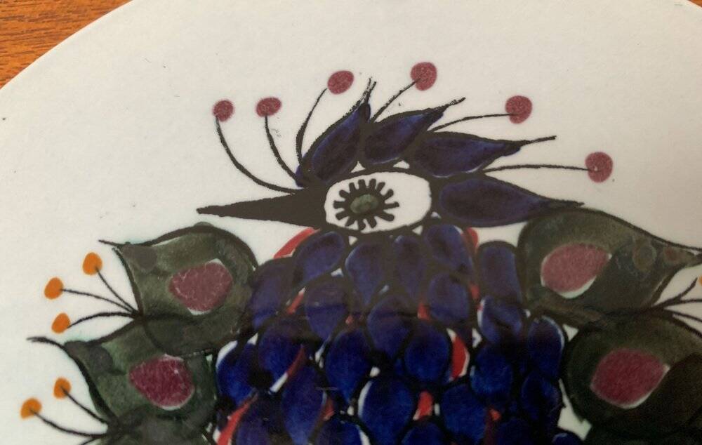 Mid-Century Danish wall plate with Crazy Bird design by Beth Breyen for Royal Copenhagen.