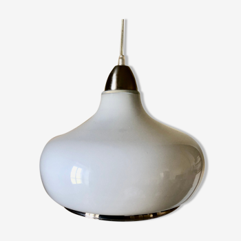 Silver-lined opaline suspension