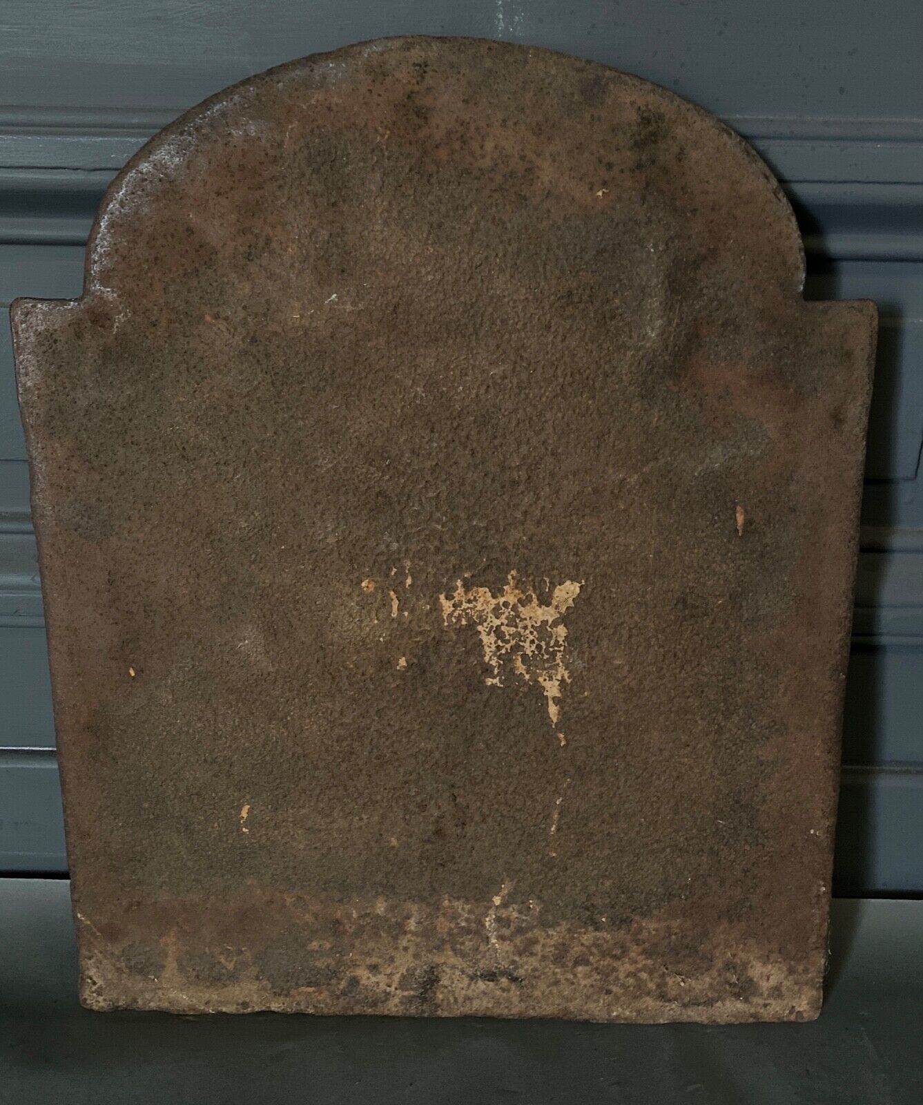 EIGHTEENTH CENTURY CAST IRON FIREPLACE PLATE REPRESENTING A WOMAN AND A WOLF