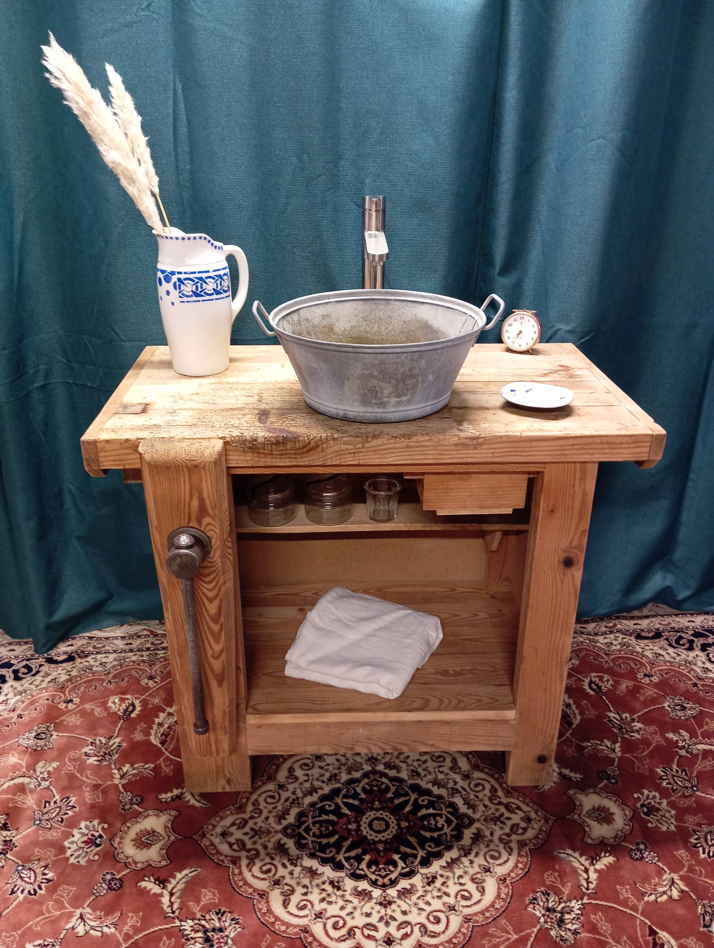 Carpenter's workbench - bathroom furniture