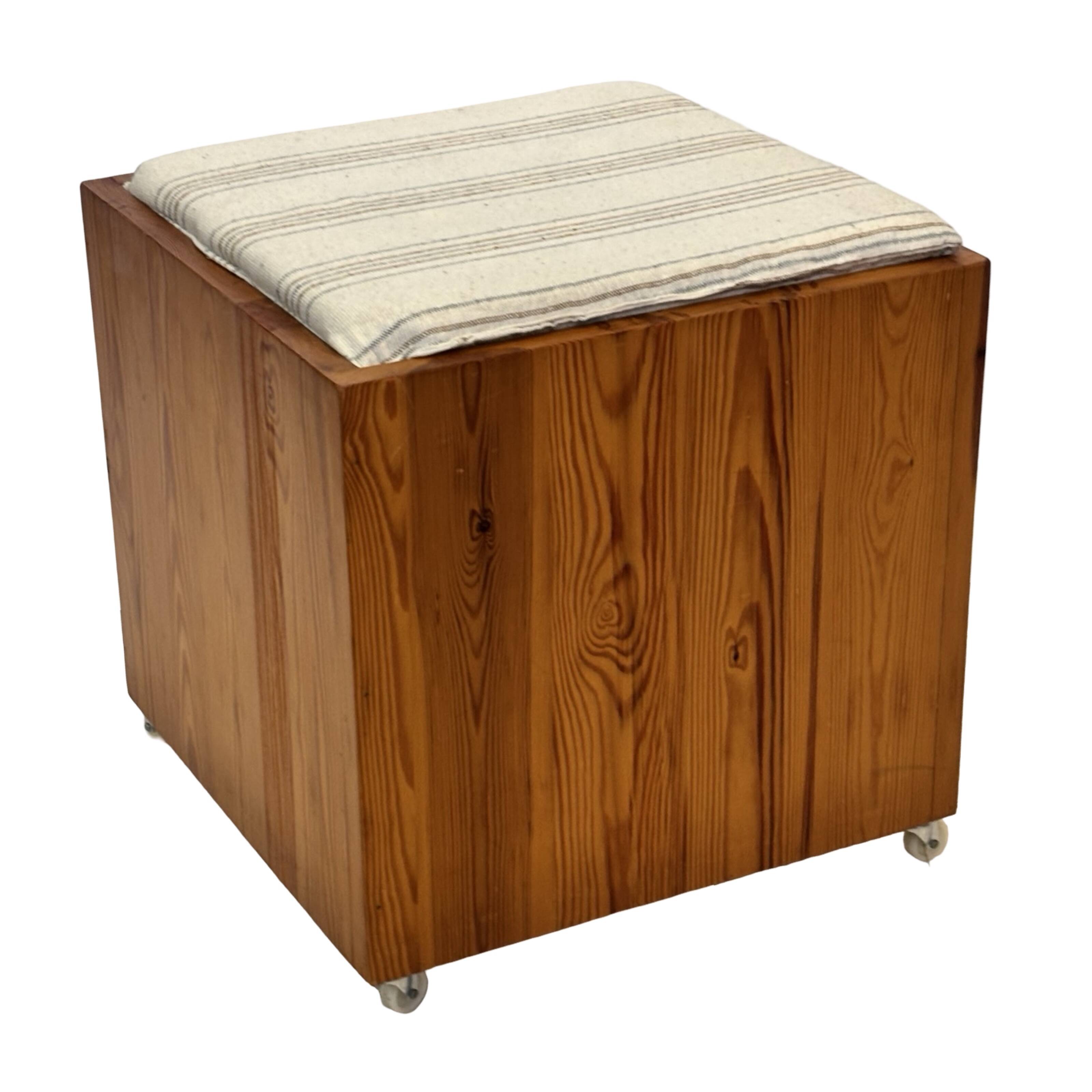 Vintage pinewood stool side table with compartment 70s design
