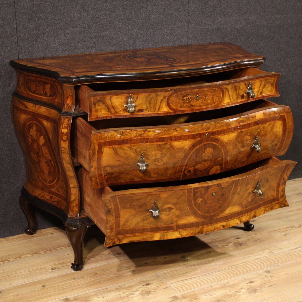 Lombard Venetian chest of drawers in Louis XV style