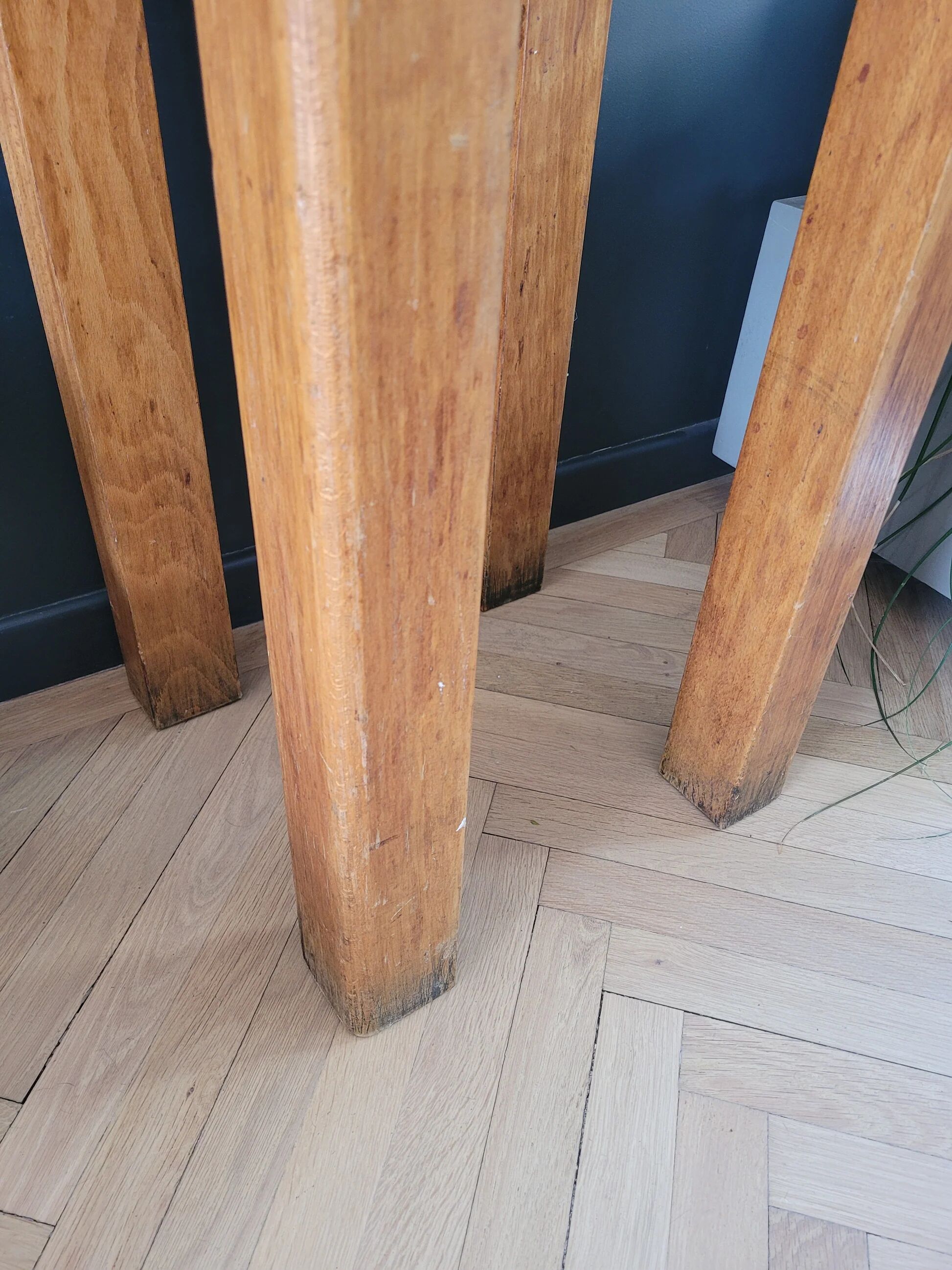 Authentic butcher's block on legs - End grain wood