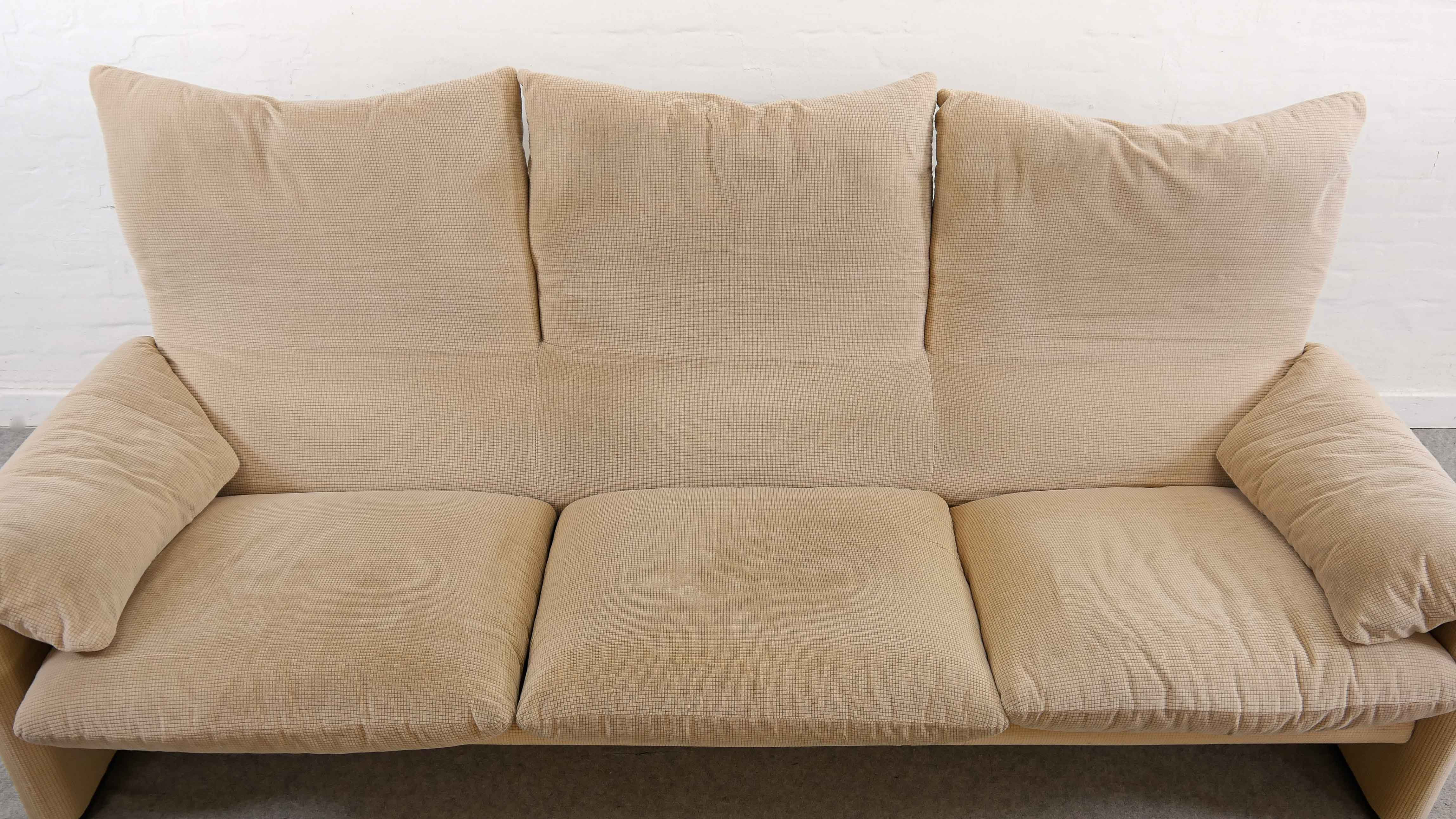 Maralunga 3-seat Sofa in beige by Vico Magistretti for Cassinaa, Italy