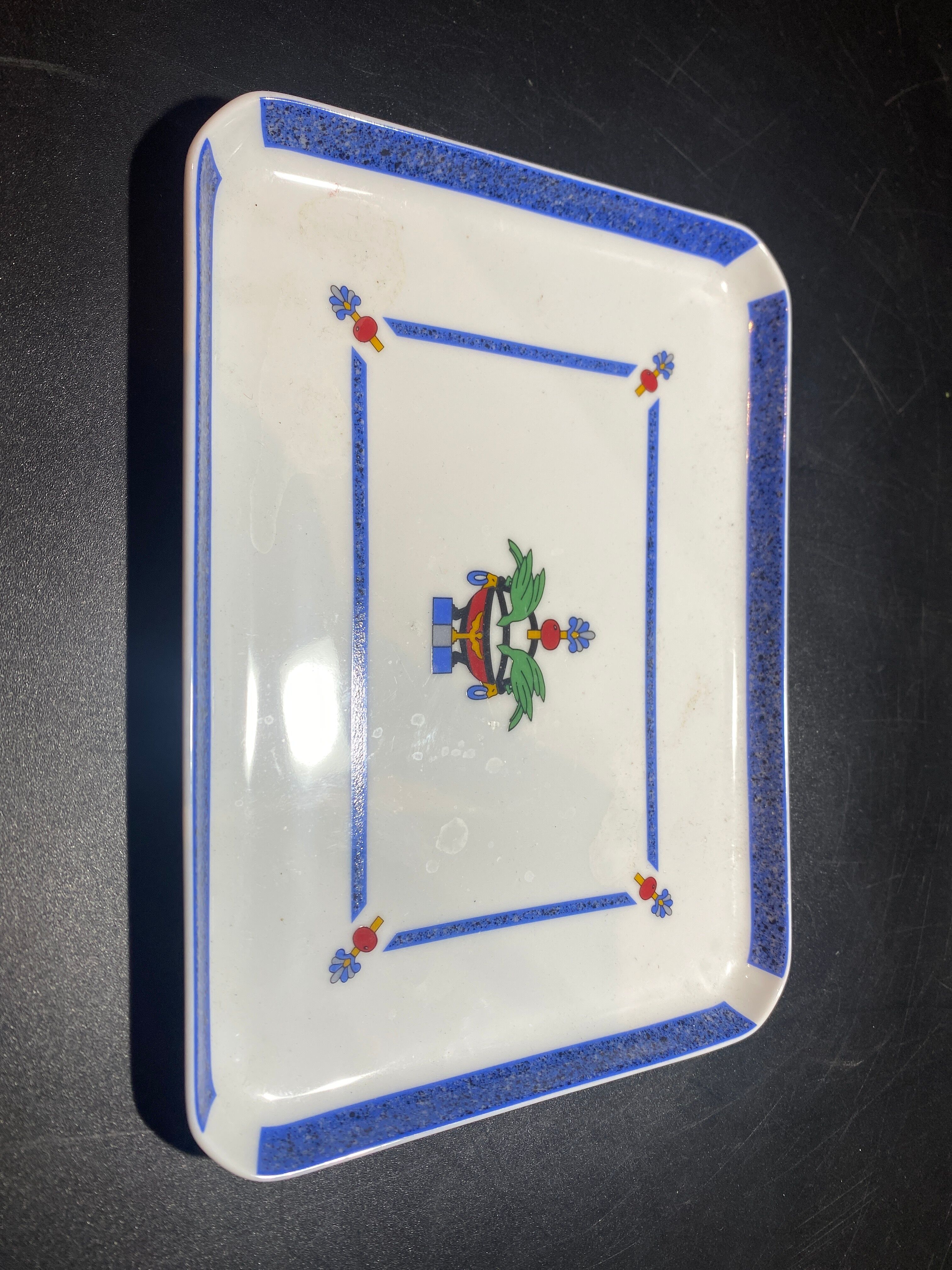 Porcelain centerpiece