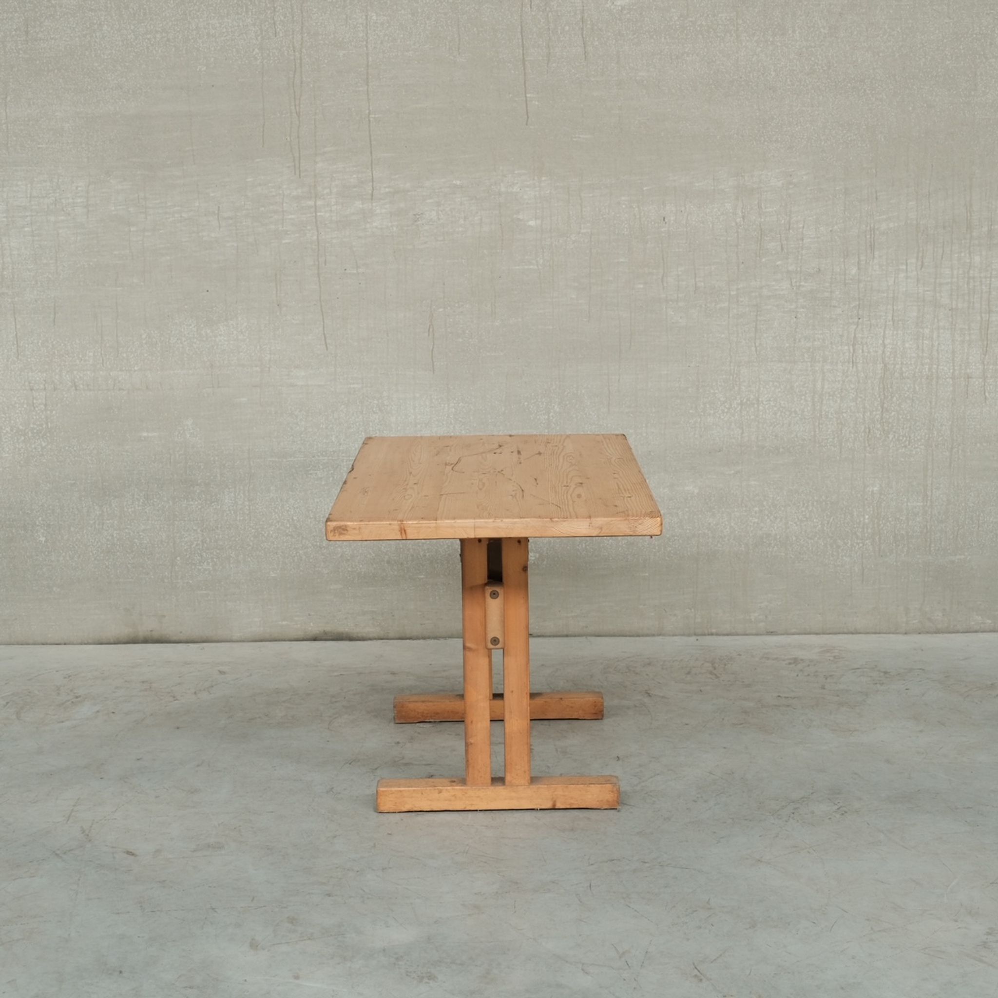 Table à manger de Charlotte Perriand  Les Arcs