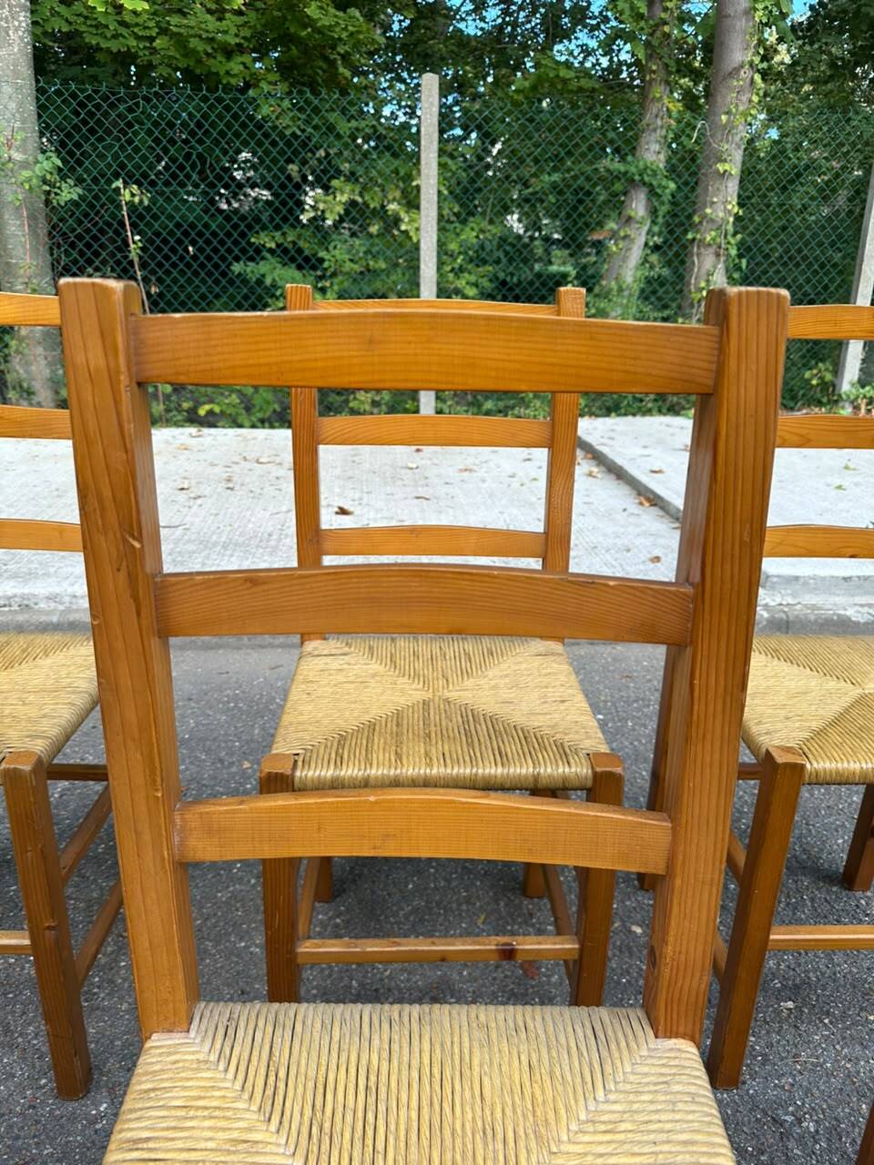 Set of 6 brutalist style chairs in solid pine and woven straw from the 1970s.