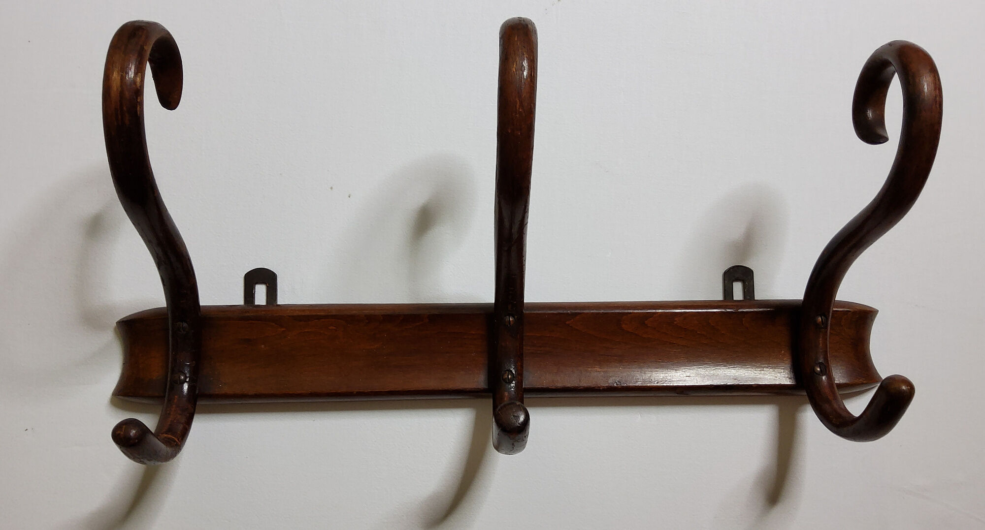 Coat rack in curved wood 1900, Michael Thonet, signed, 3 hooks