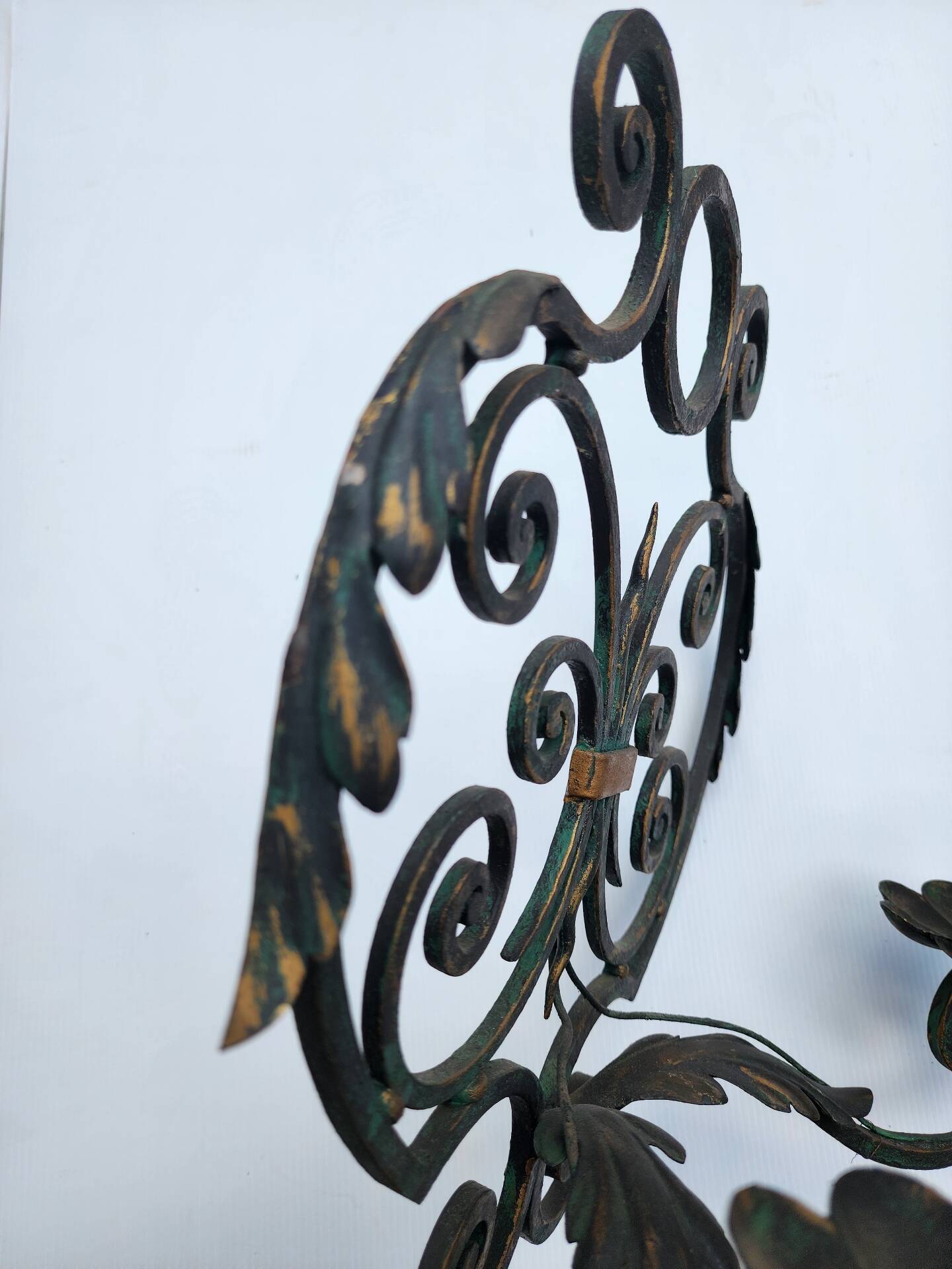 Ancienne paire d'appliquer fer forgé style baroque