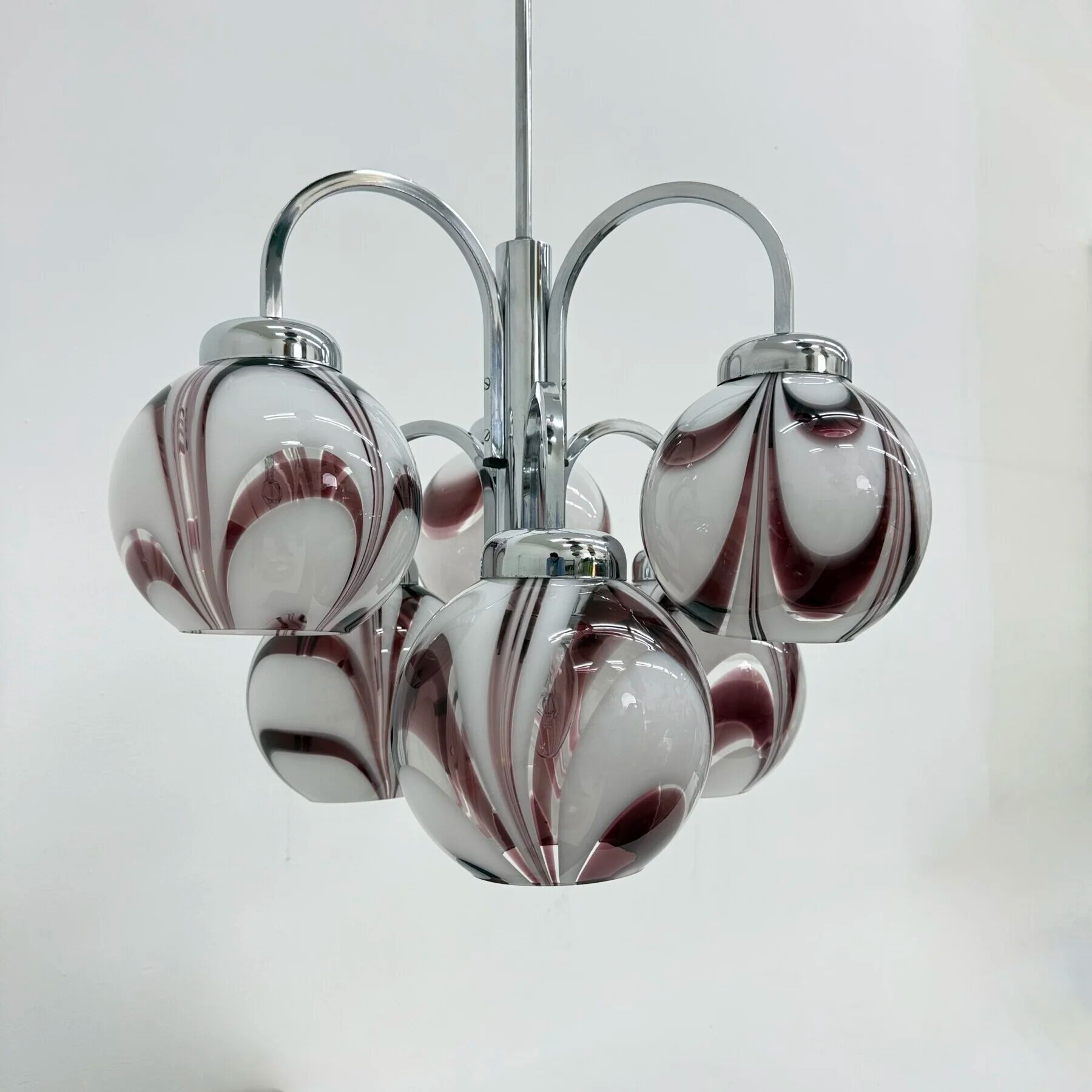 XL Italian purple and white Murano glass swirl chandelier, 1970s