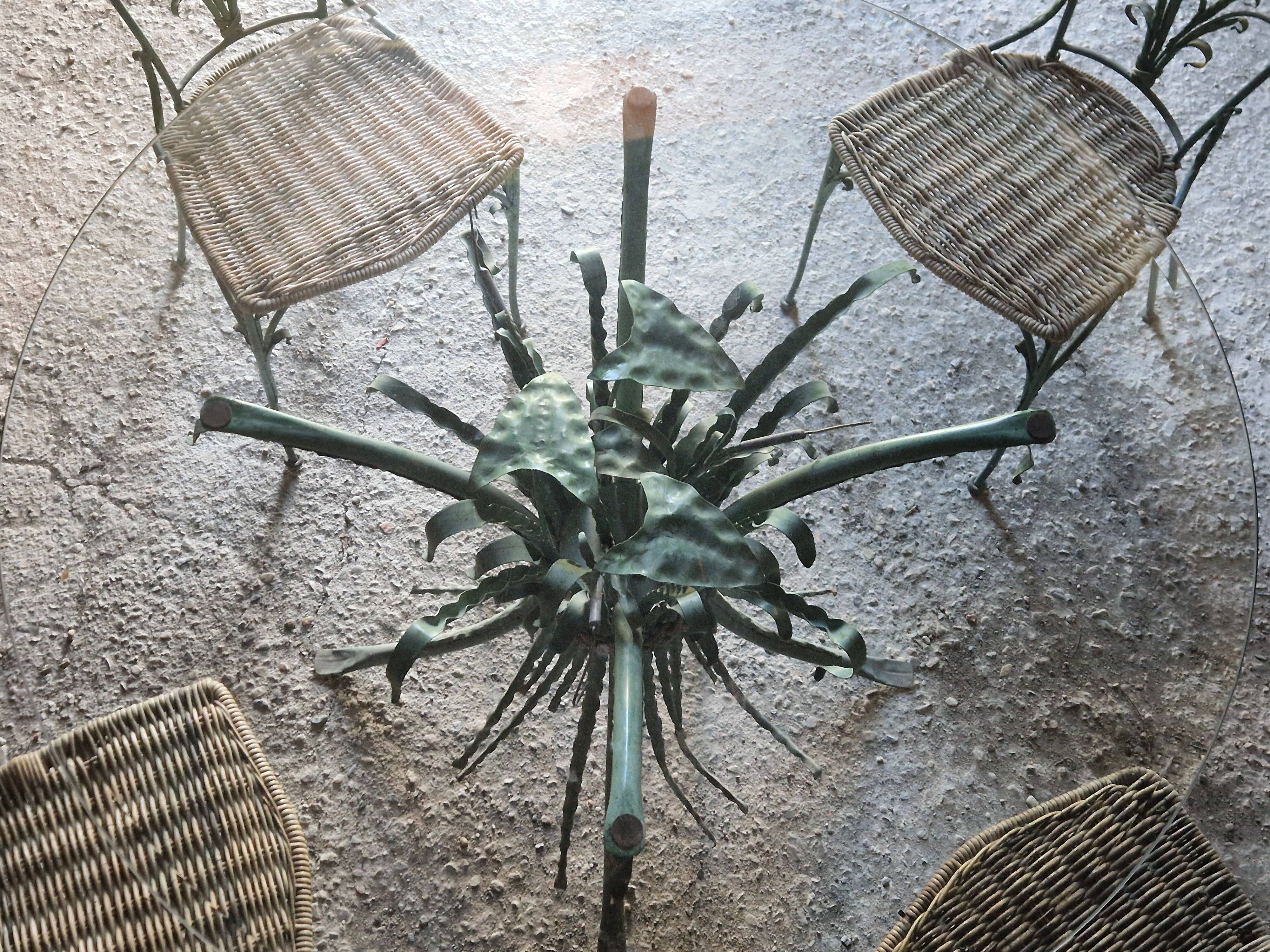 Round glass table & 4 chairs