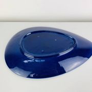 Plat et coupe Blå eld par Hertha Bengtson pour Rörstrand Sweden, céramique