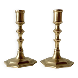 Paire d'anciens bougeoirs en laiton