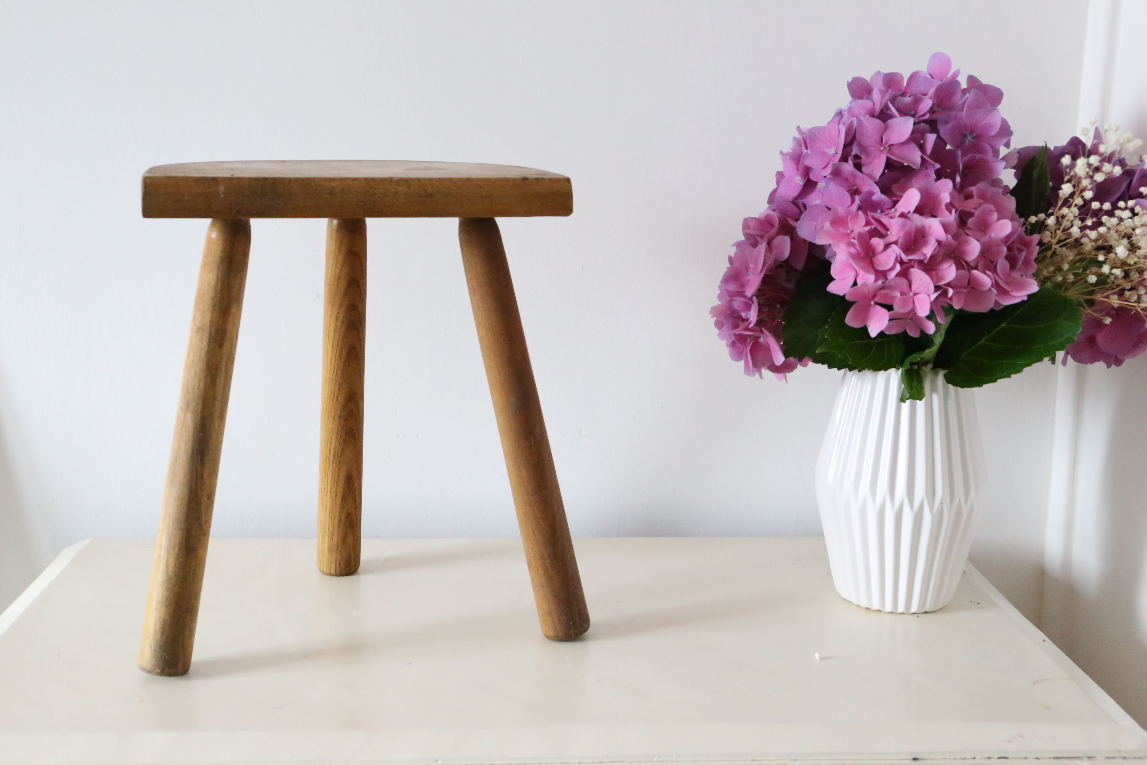 Farm tripod stool