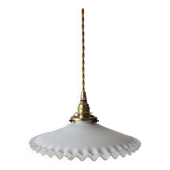 Suspension en opaline dentelée