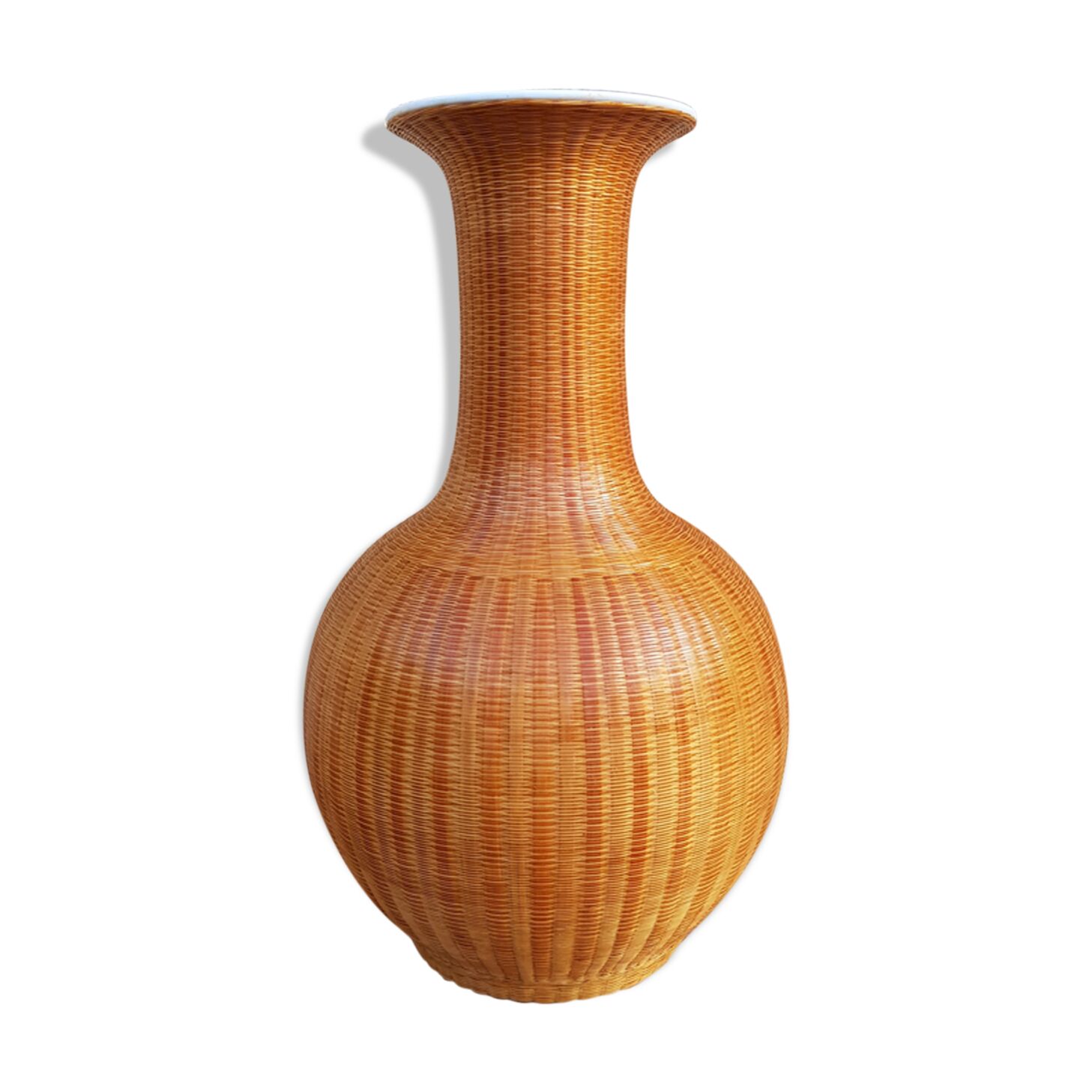 Woven straw vase