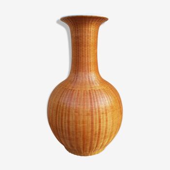 Woven straw vase