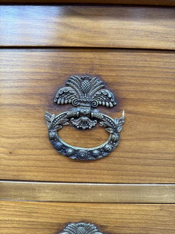 Commode de style Louis Philippe en merisier et marbre gris veiné