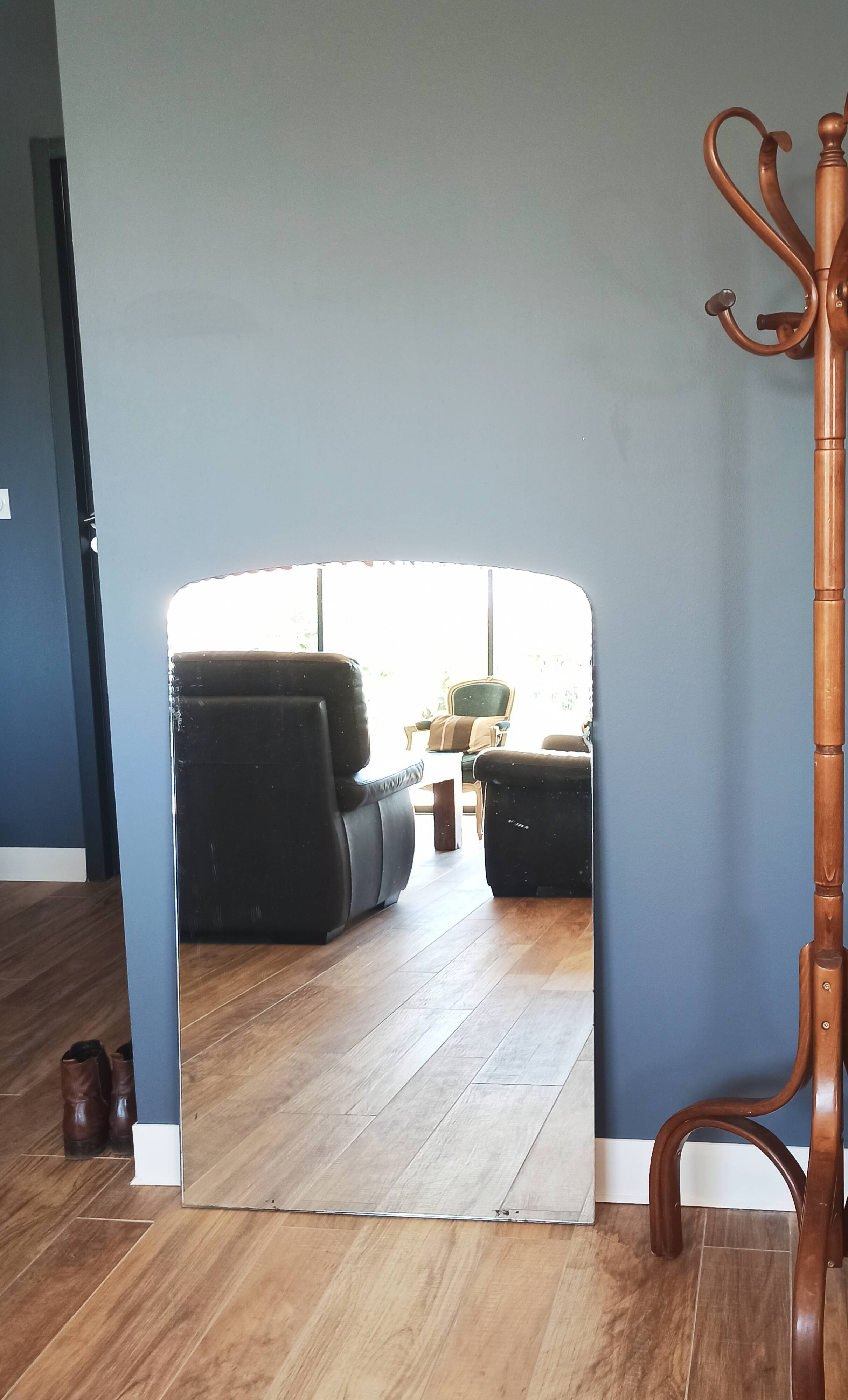 Bevelled mirror 104 x 66.5 CM