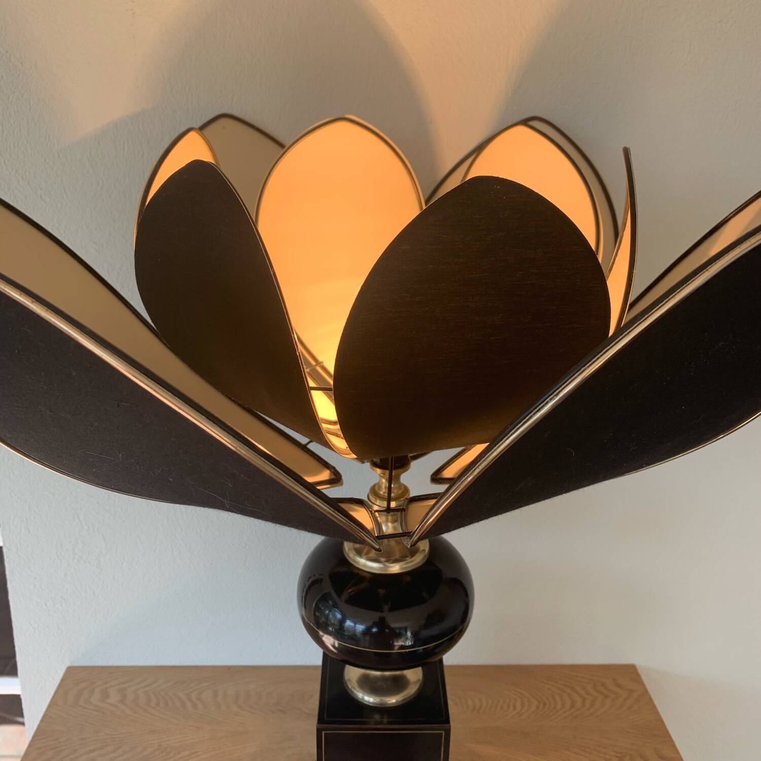 ▪️The Dolphin Lamp Jennings Lotus Lampshade Hollywood Rengency