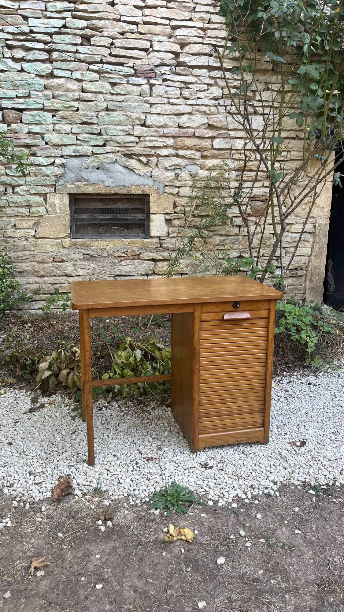 Vintage desk with curtain – wood – side shelf
