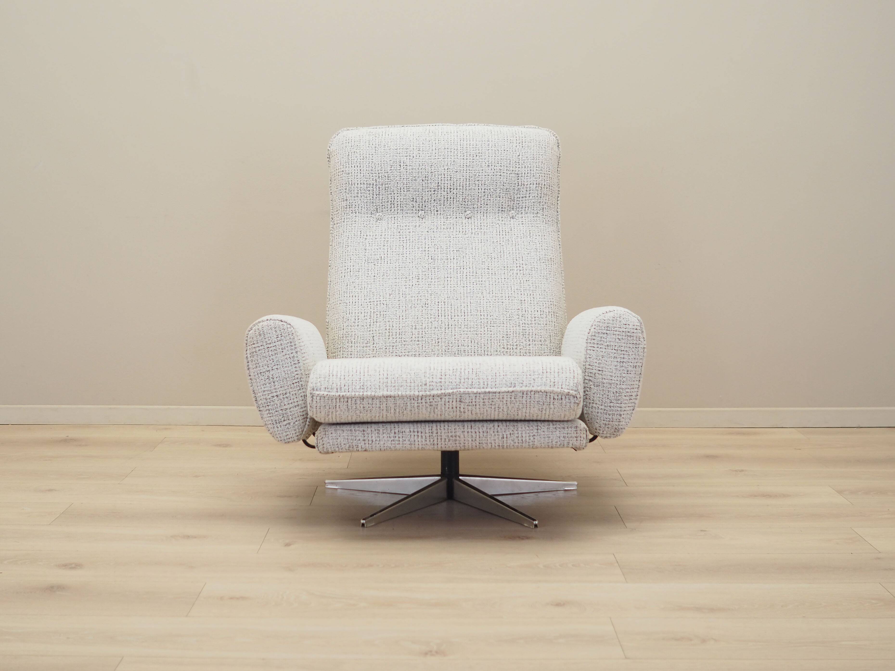 Swivel chair, Italian design, 1970s, produced in Italy