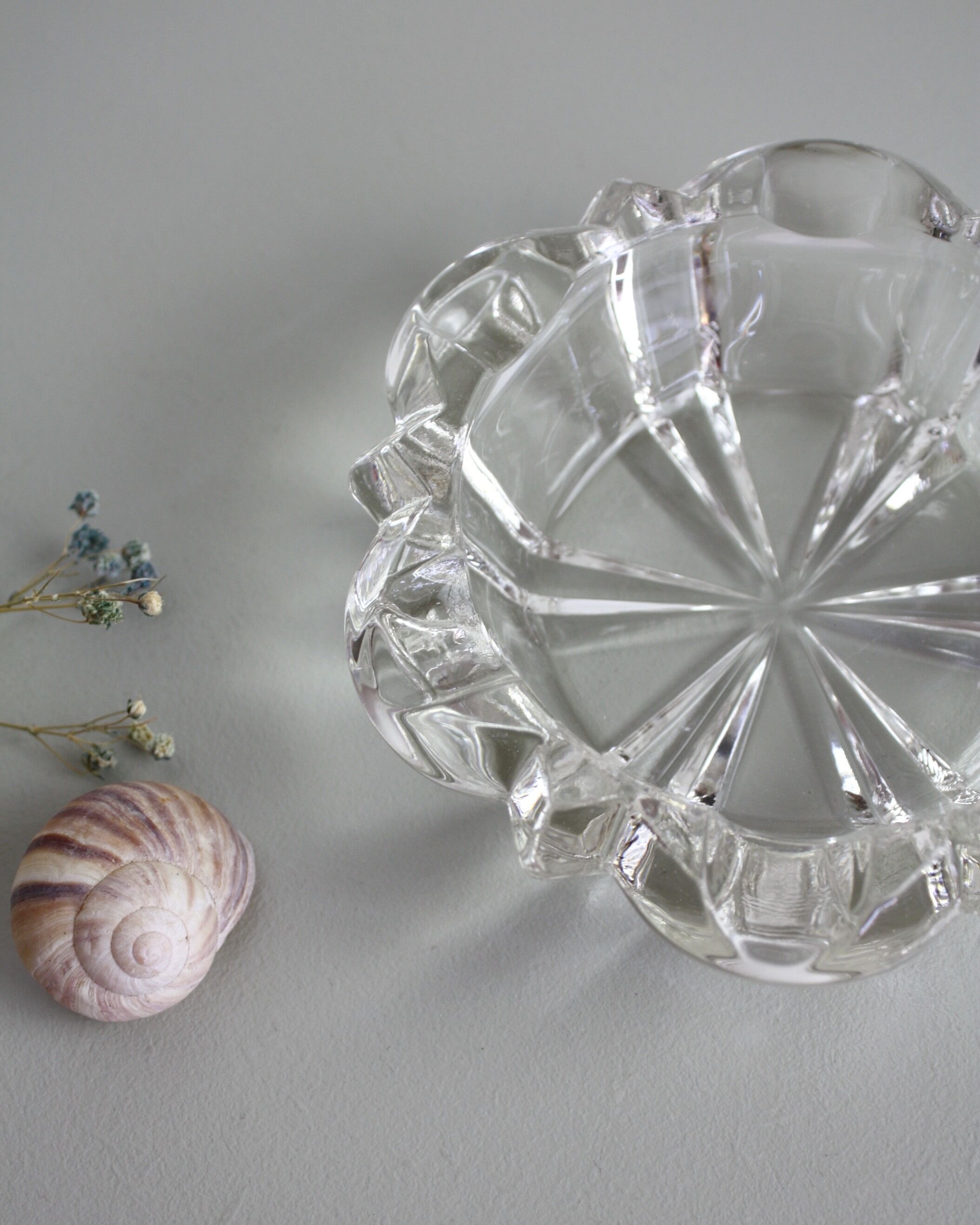 Cendrier en cristal en forme de fleur