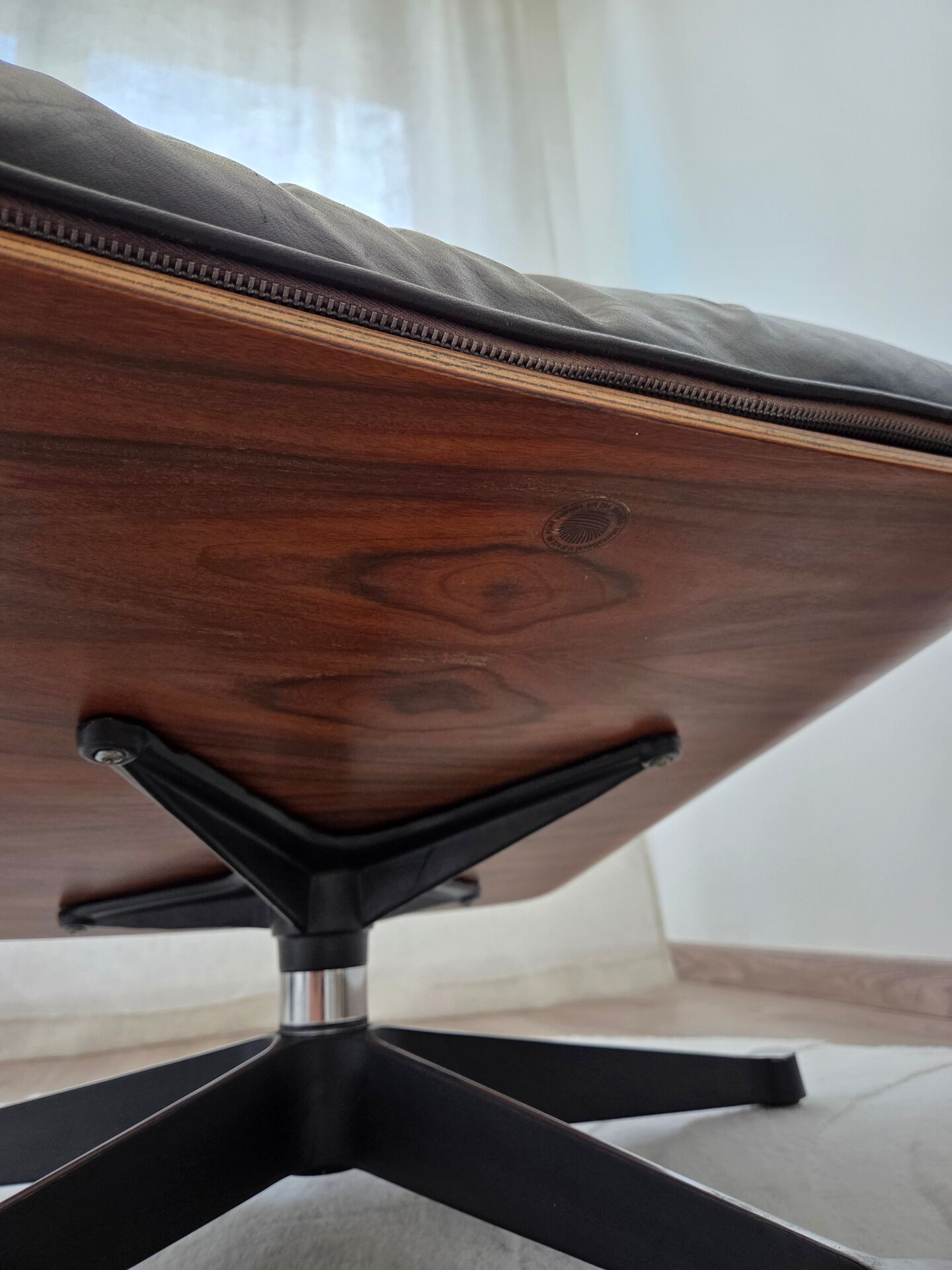Fauteuil Eames mobilier international