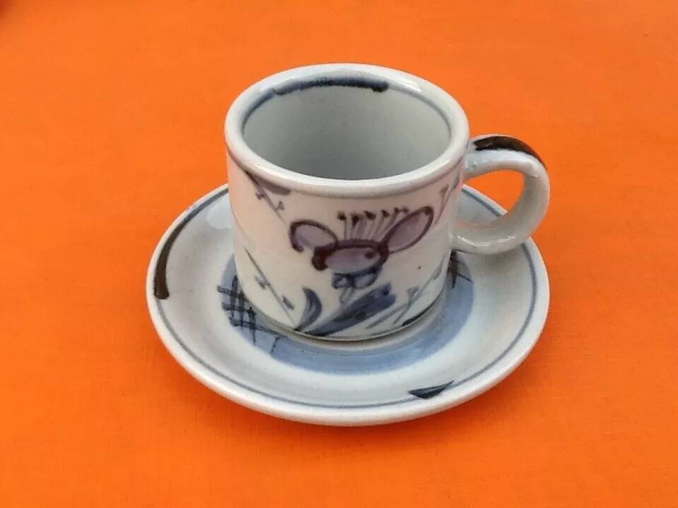 4 coffee cups / saucers glazed ceramic