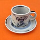 4 coffee cups / saucers glazed ceramic