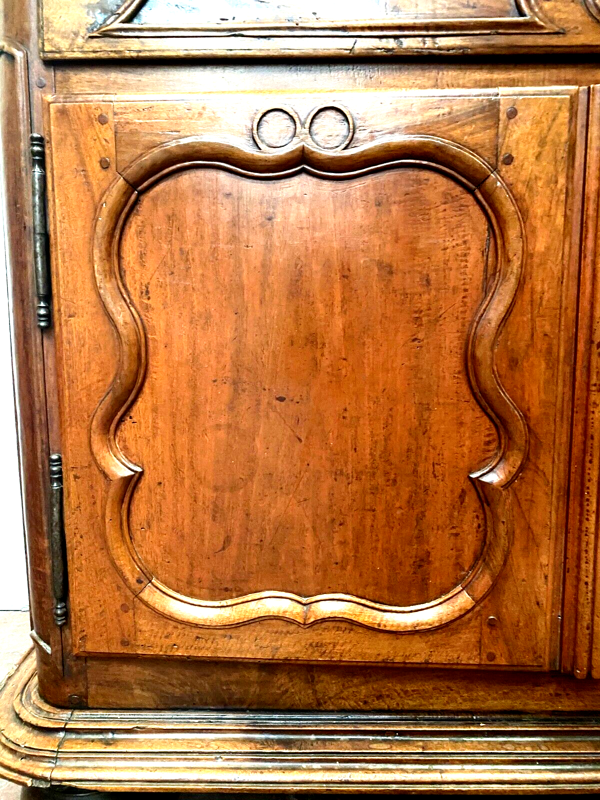 Buffet de stryle Louis XIV en noyer massif XIX siècle