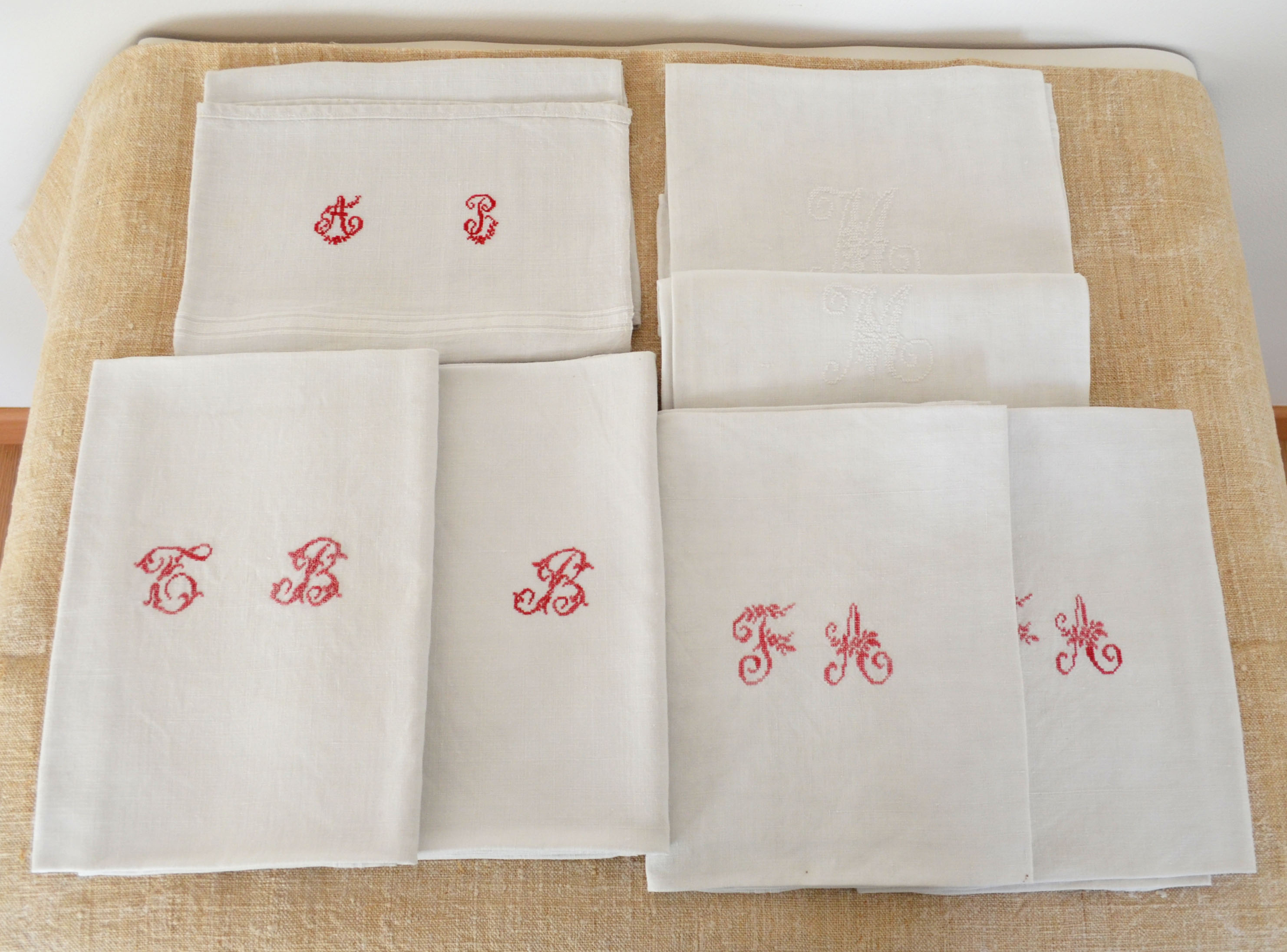7 serviettes de table anciennes monogrammées