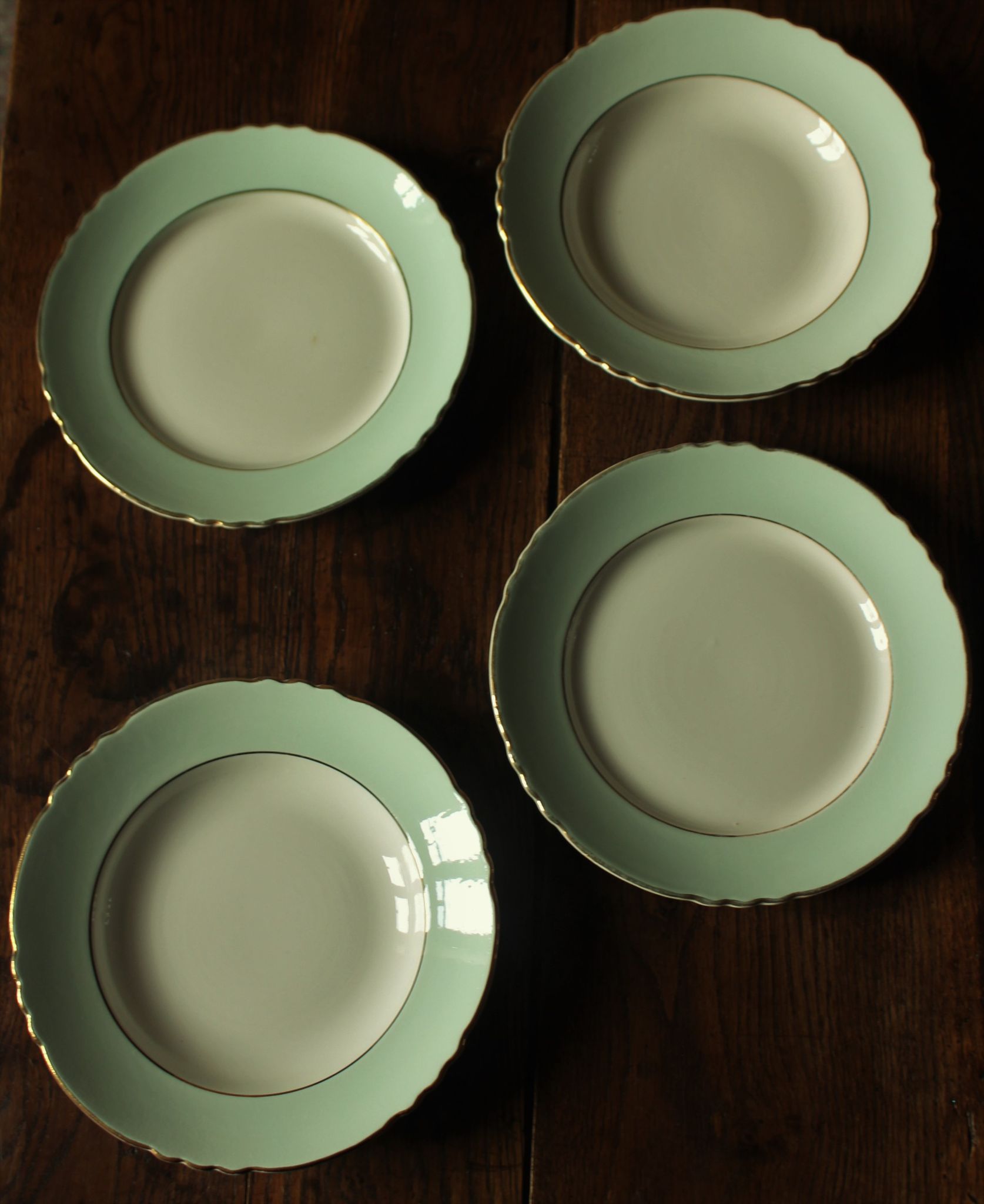 Lot 2 hollow plates and 2 green gilding plates Moulin des Loups