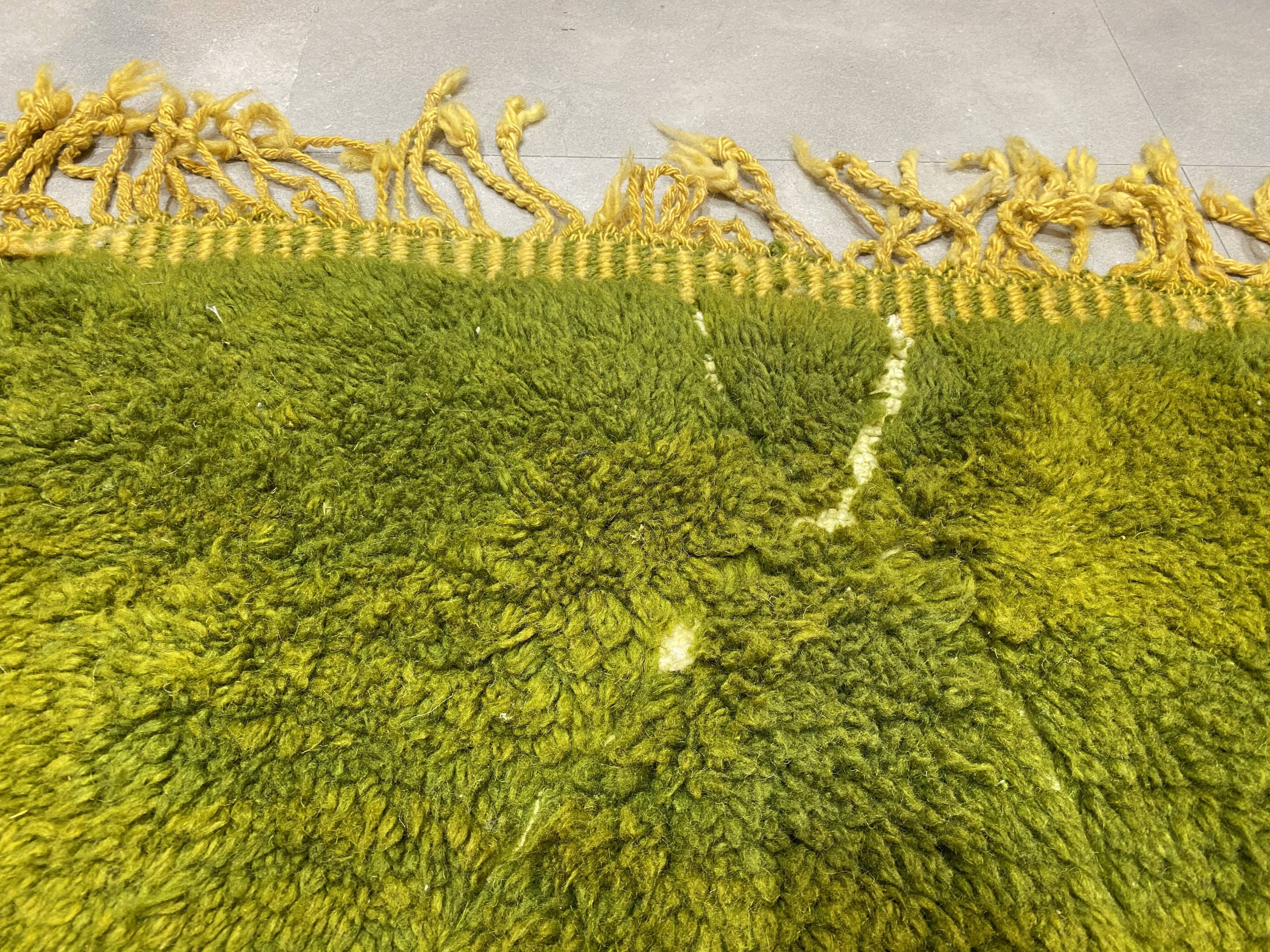 Green mrirt wool carpet - 210 x 310cm